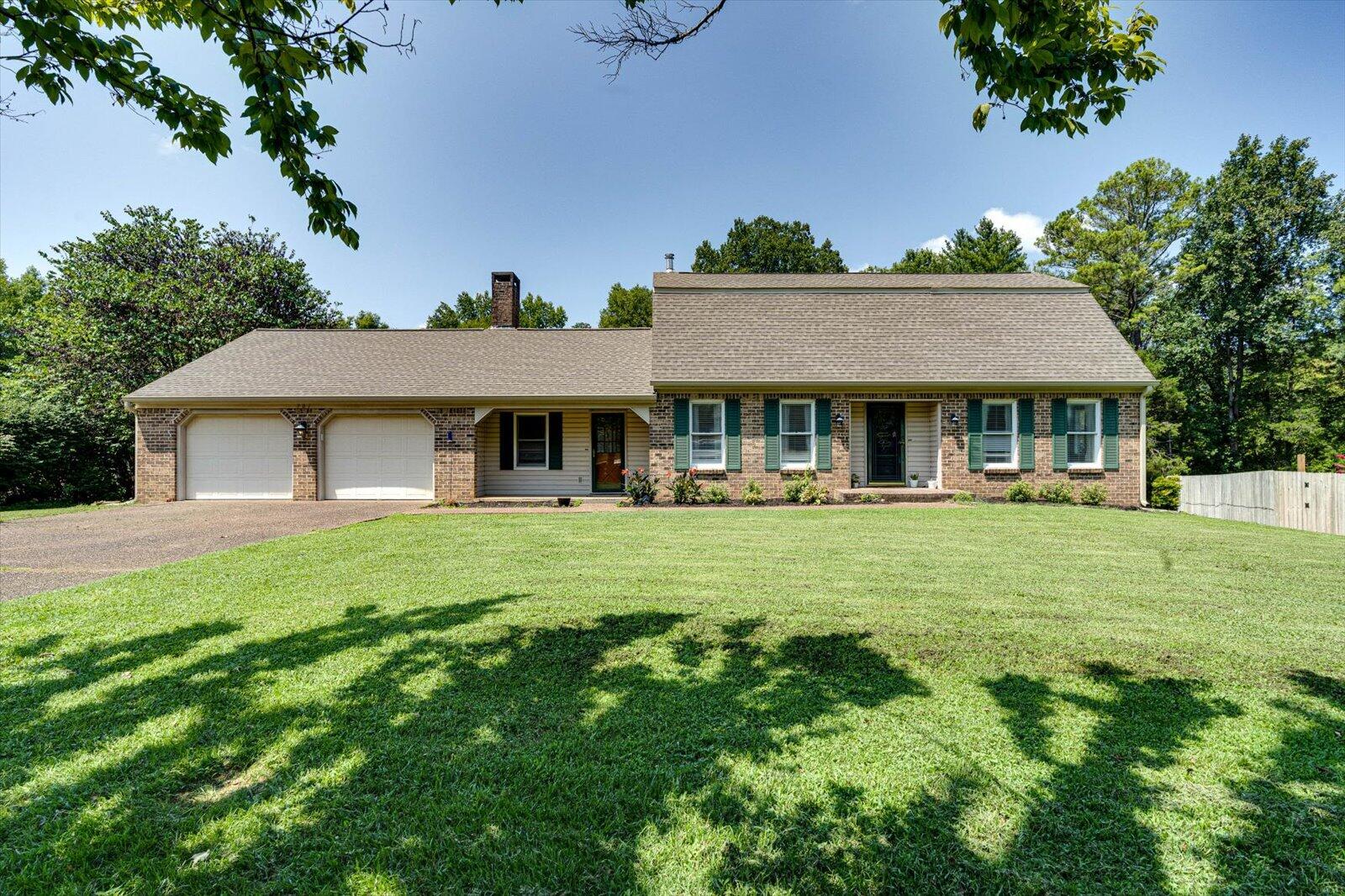 701 NW Everhart Dr