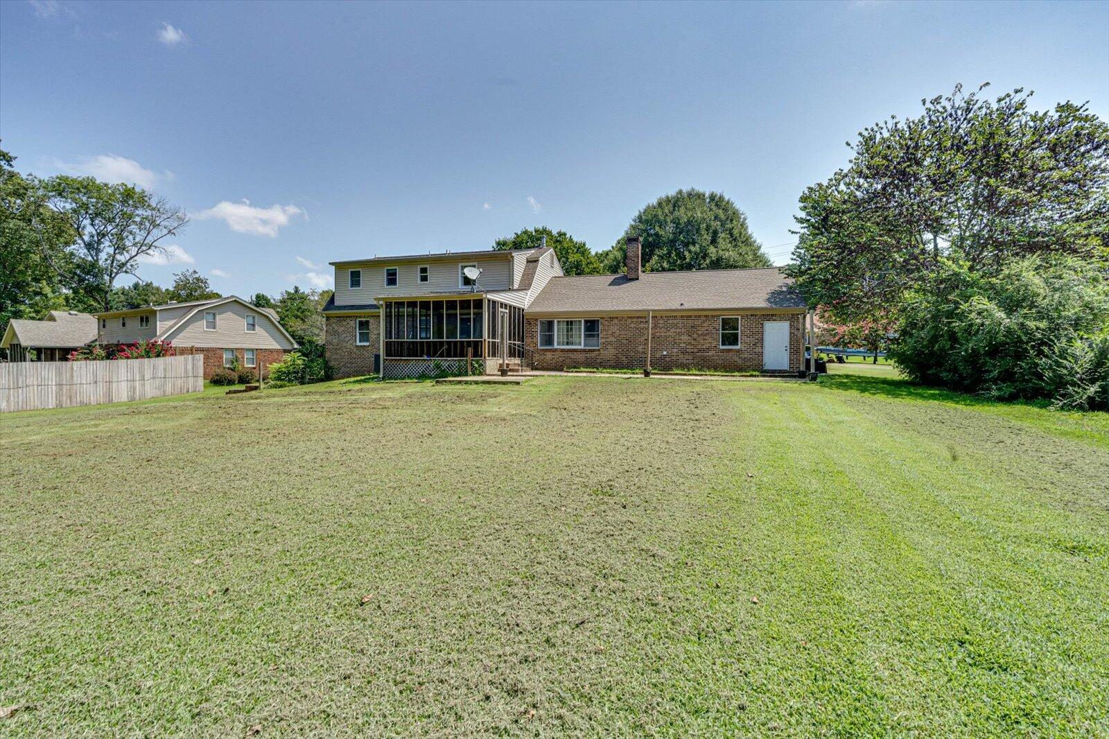 701 NW Everhart Dr