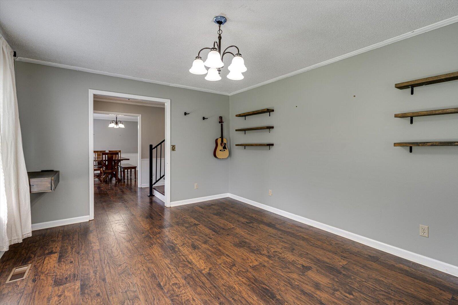 701 NW Everhart Dr