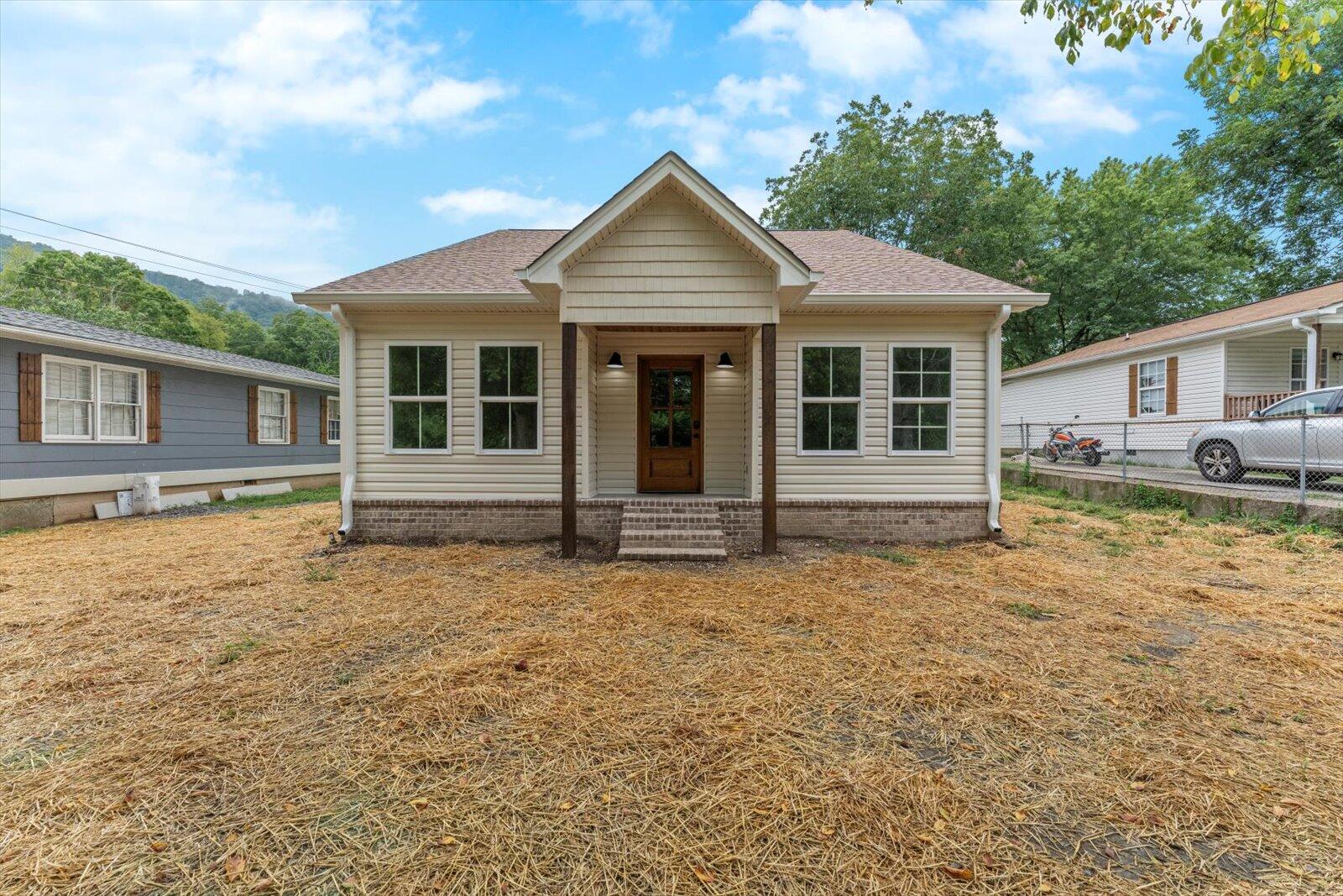 216 Oak Avenue