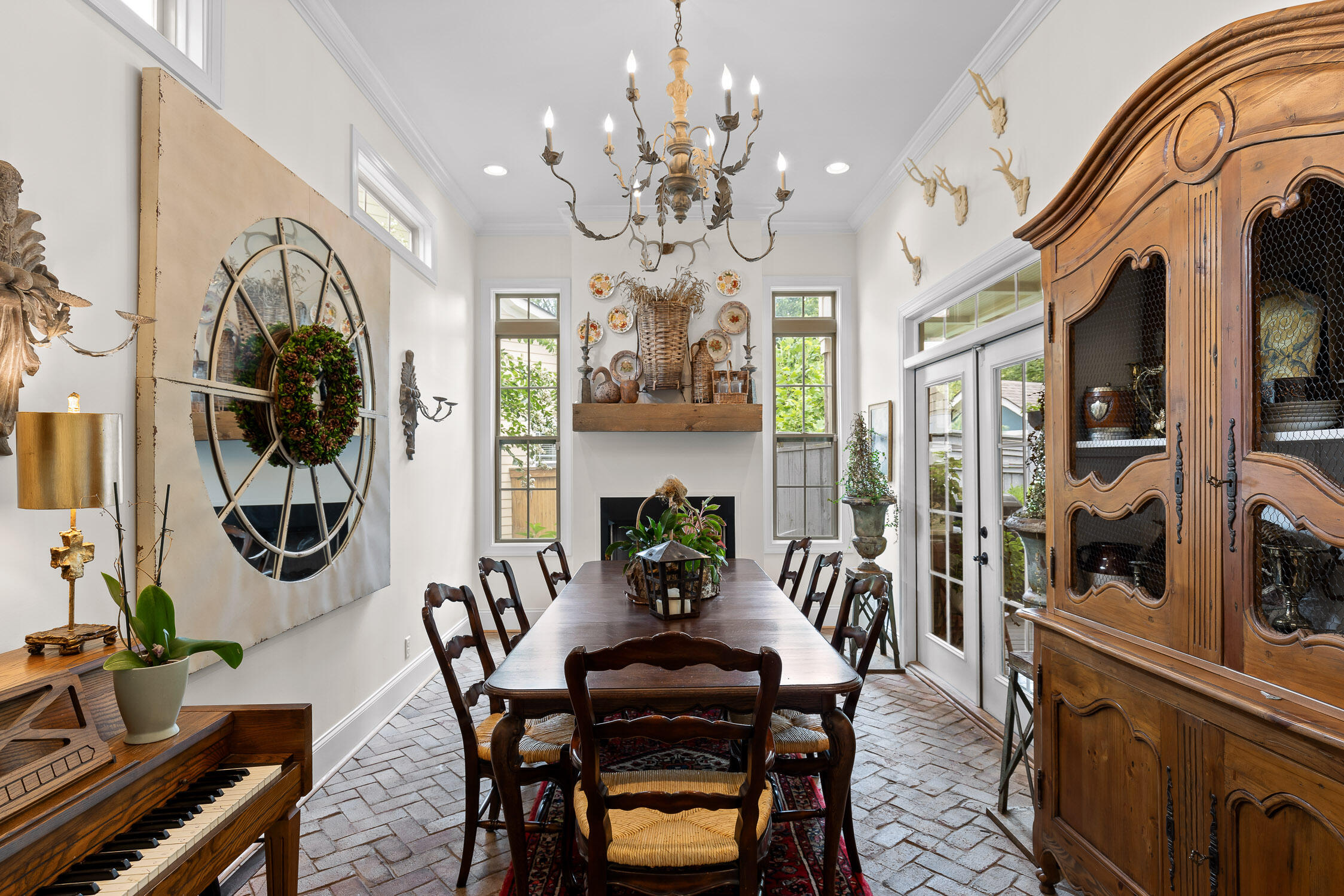 8365 Glenshire Lane