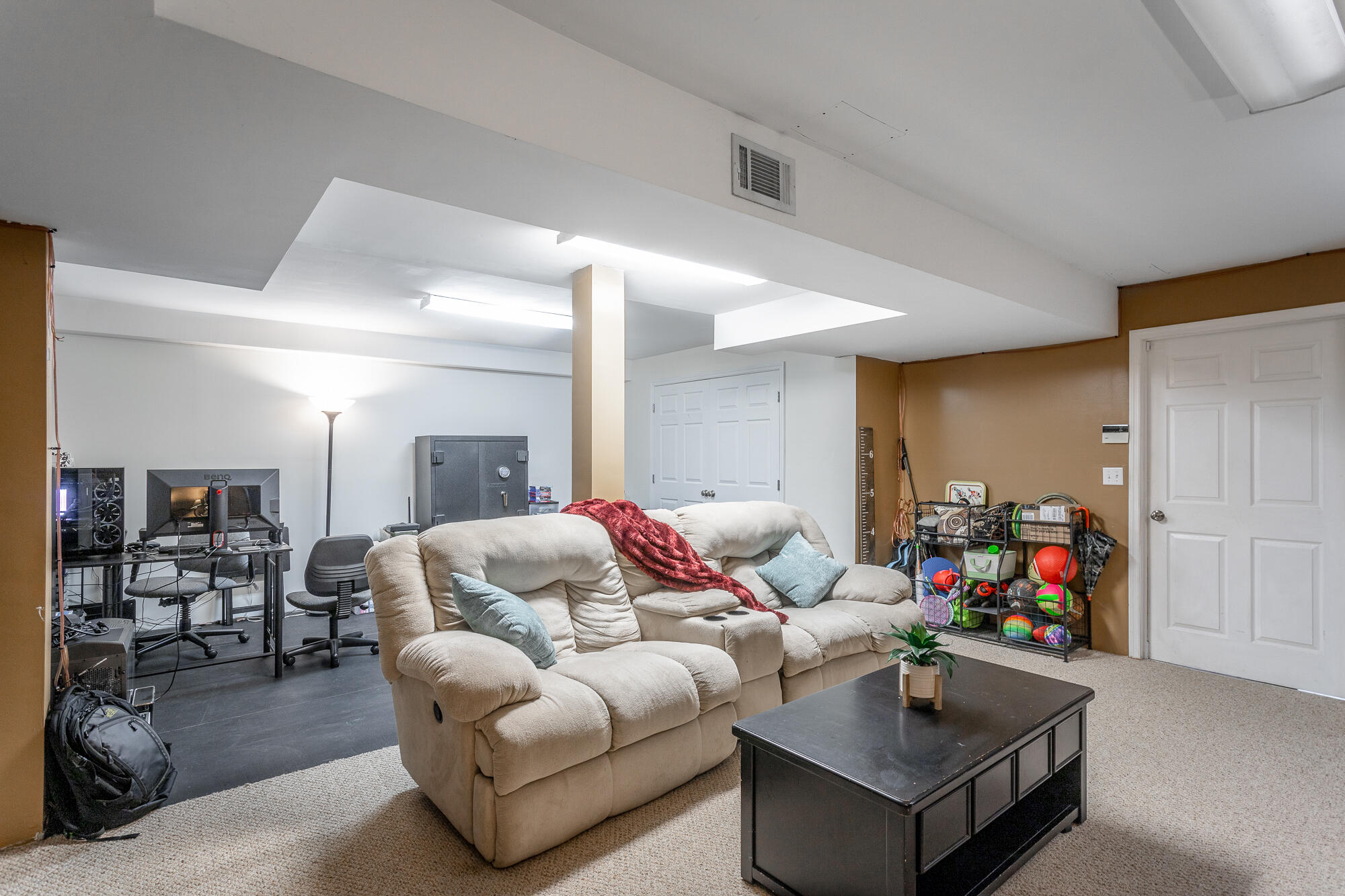 4831 Hillsdale Circle