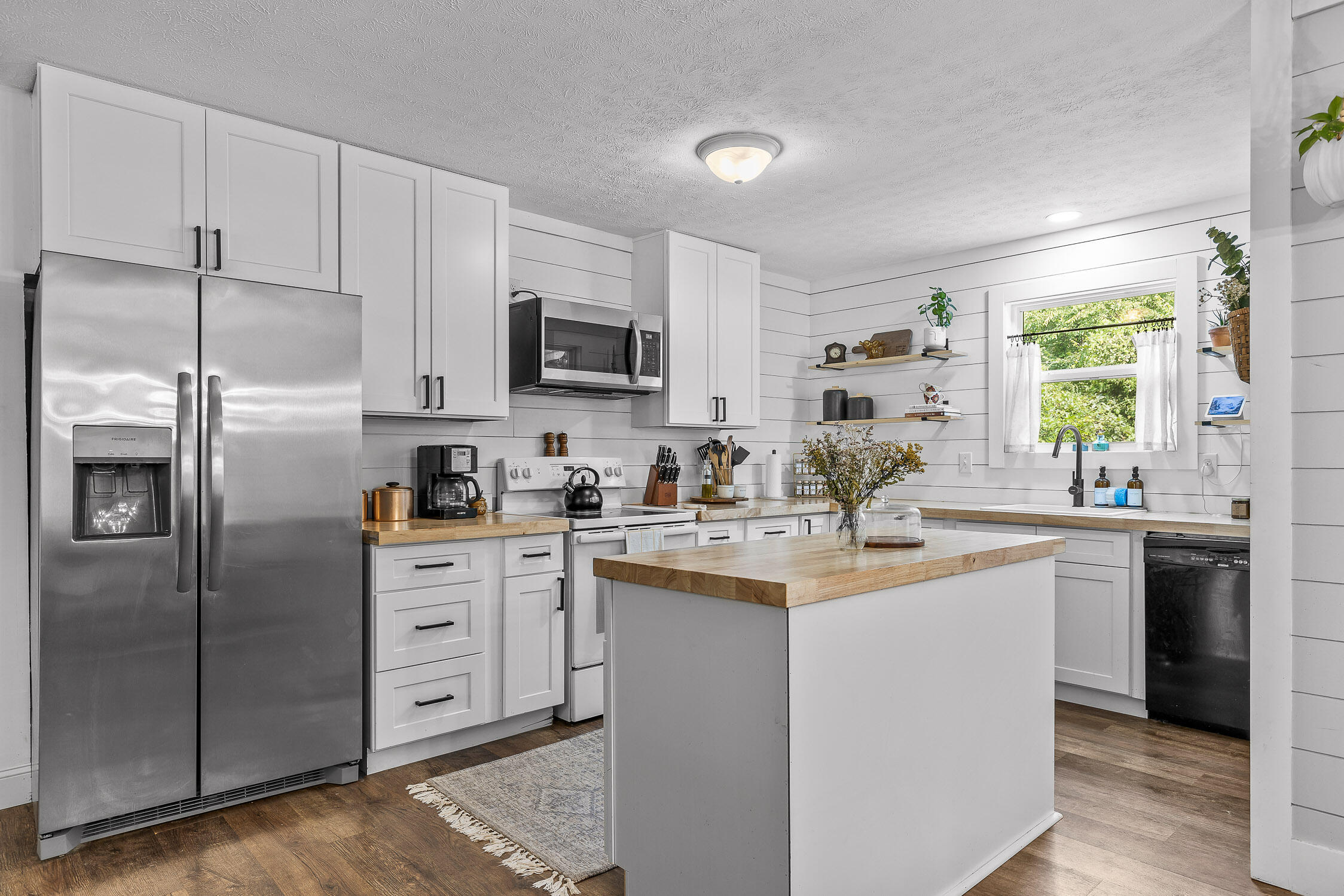 974 Indian Hills Drive