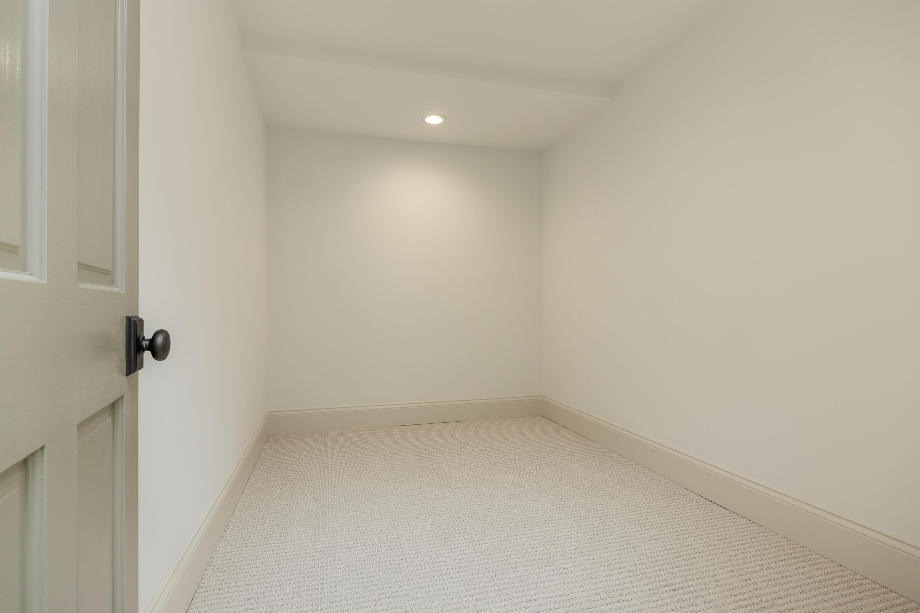 16 Minnekahda Place