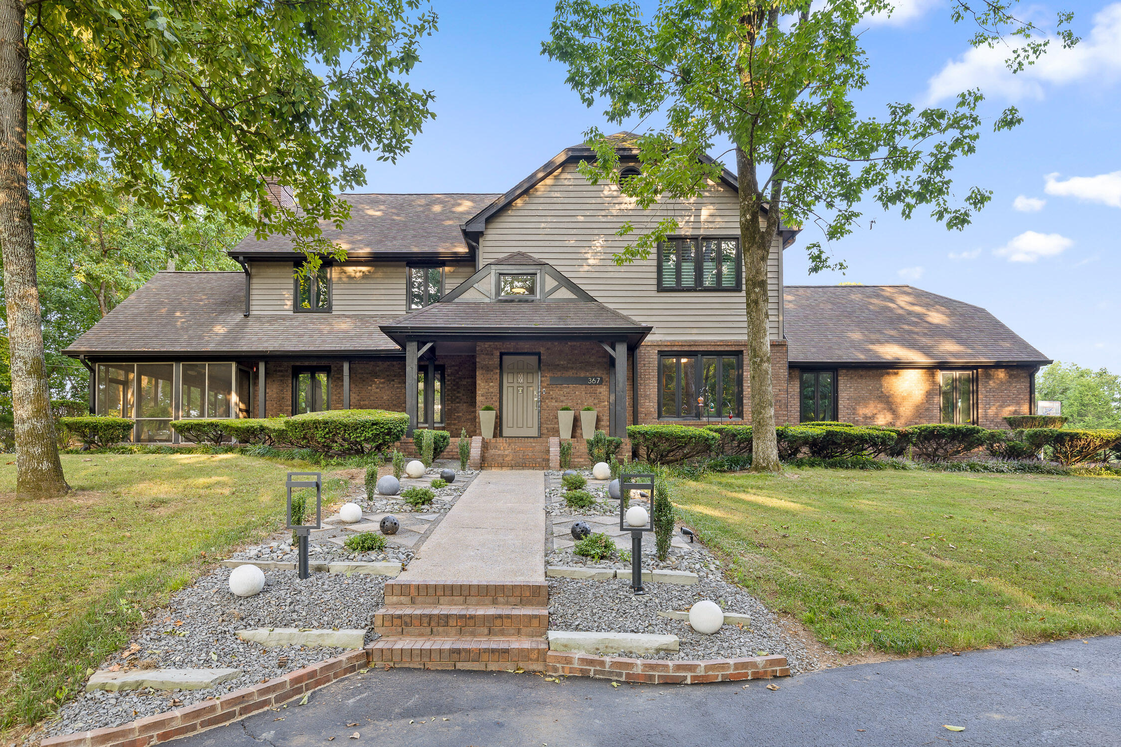 367 Memorial Lane