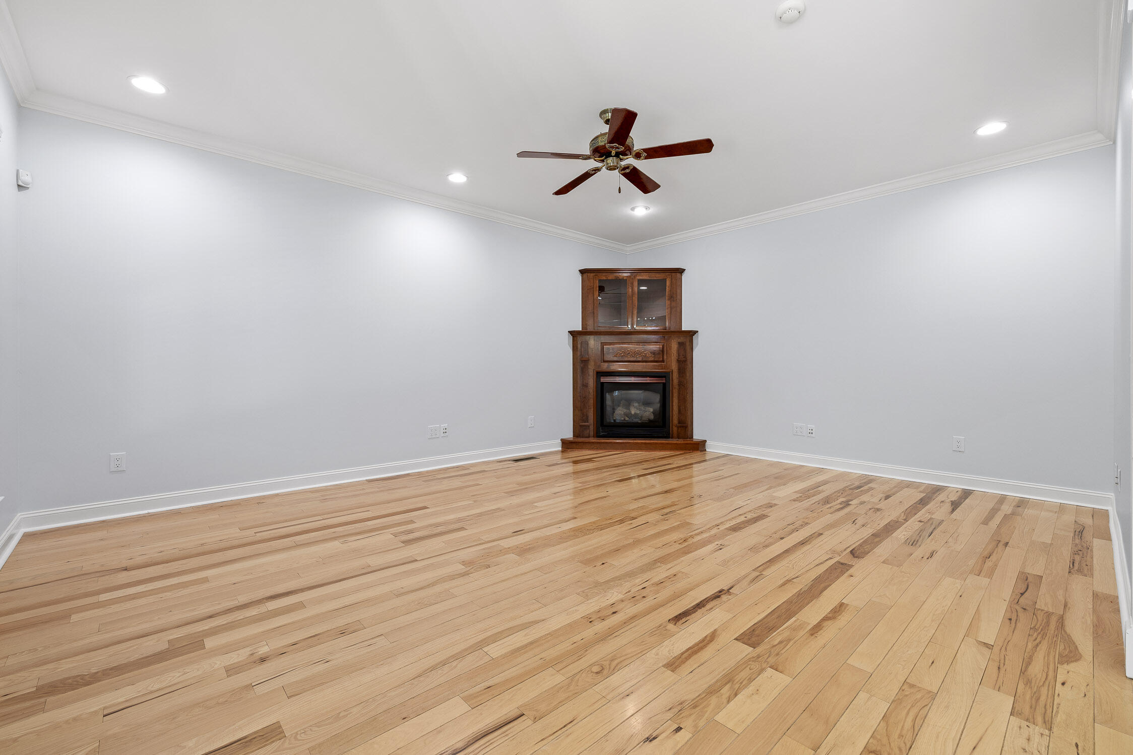 303 N Woods Lane