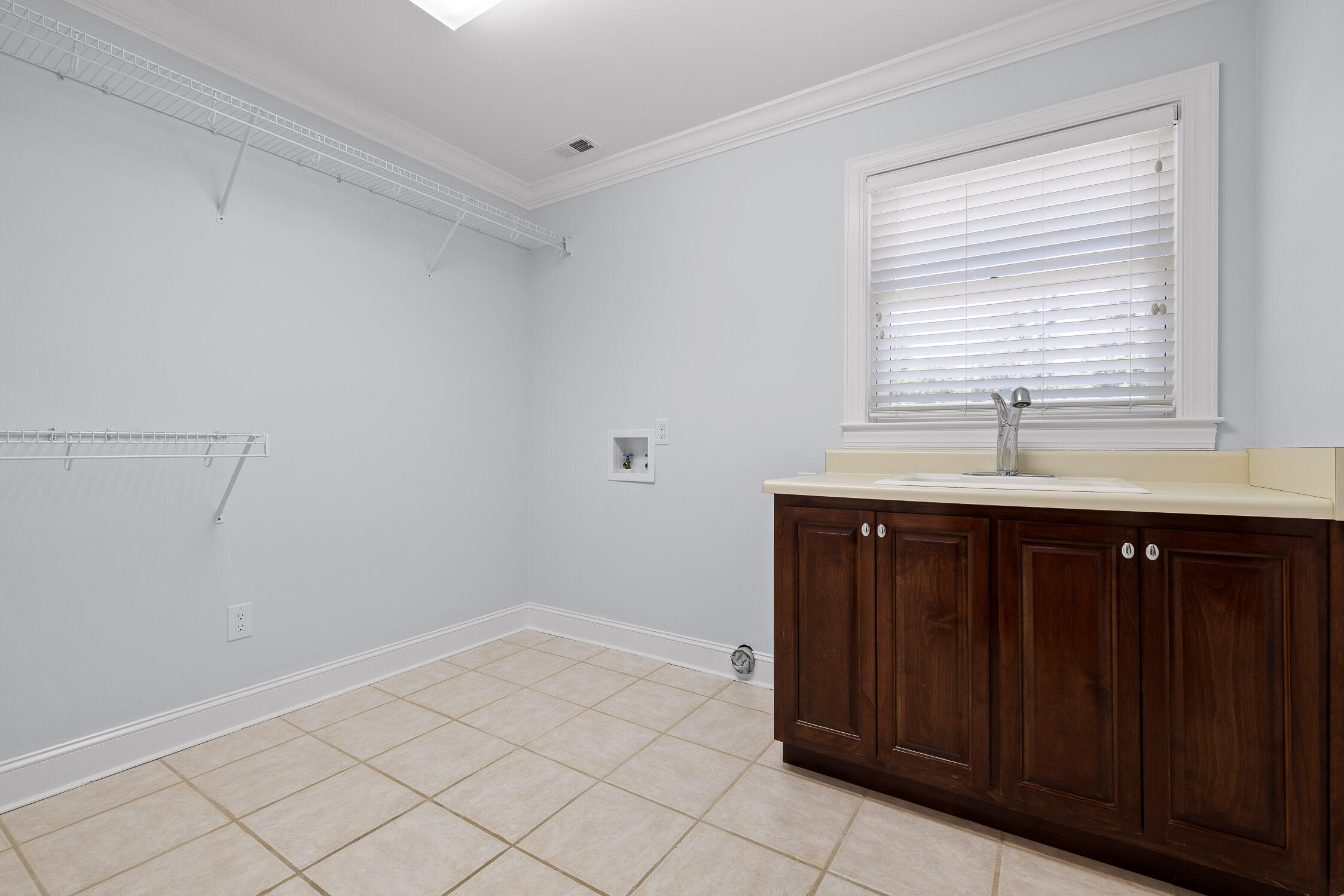 303 N Woods Lane