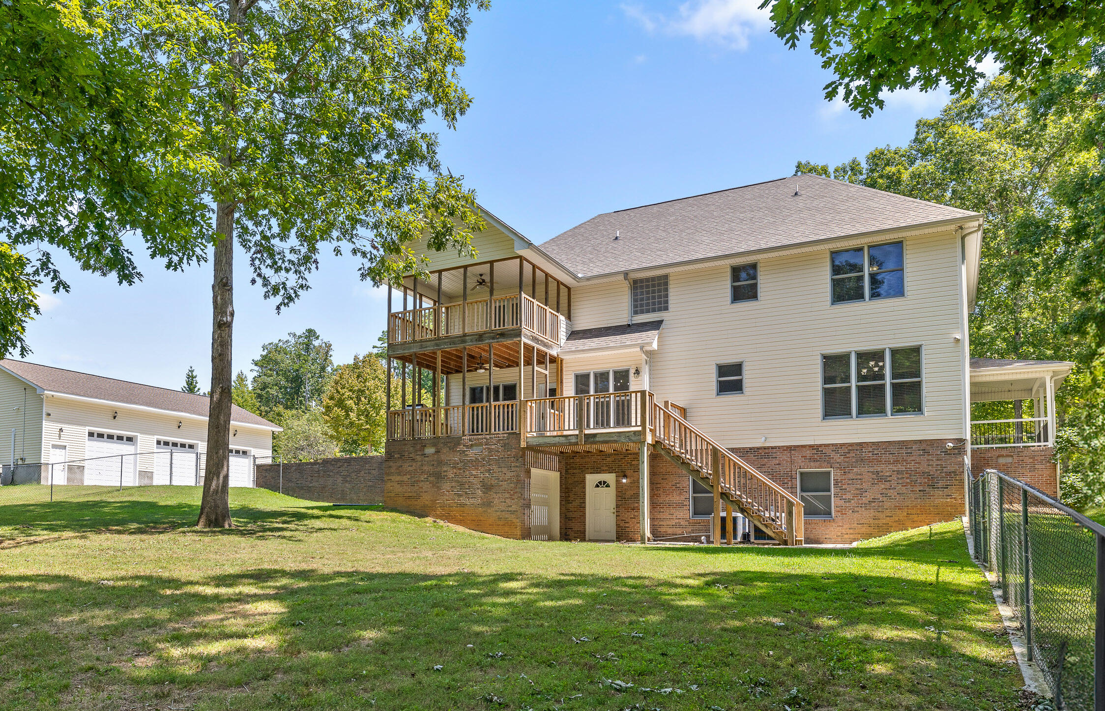 303 N Woods Lane