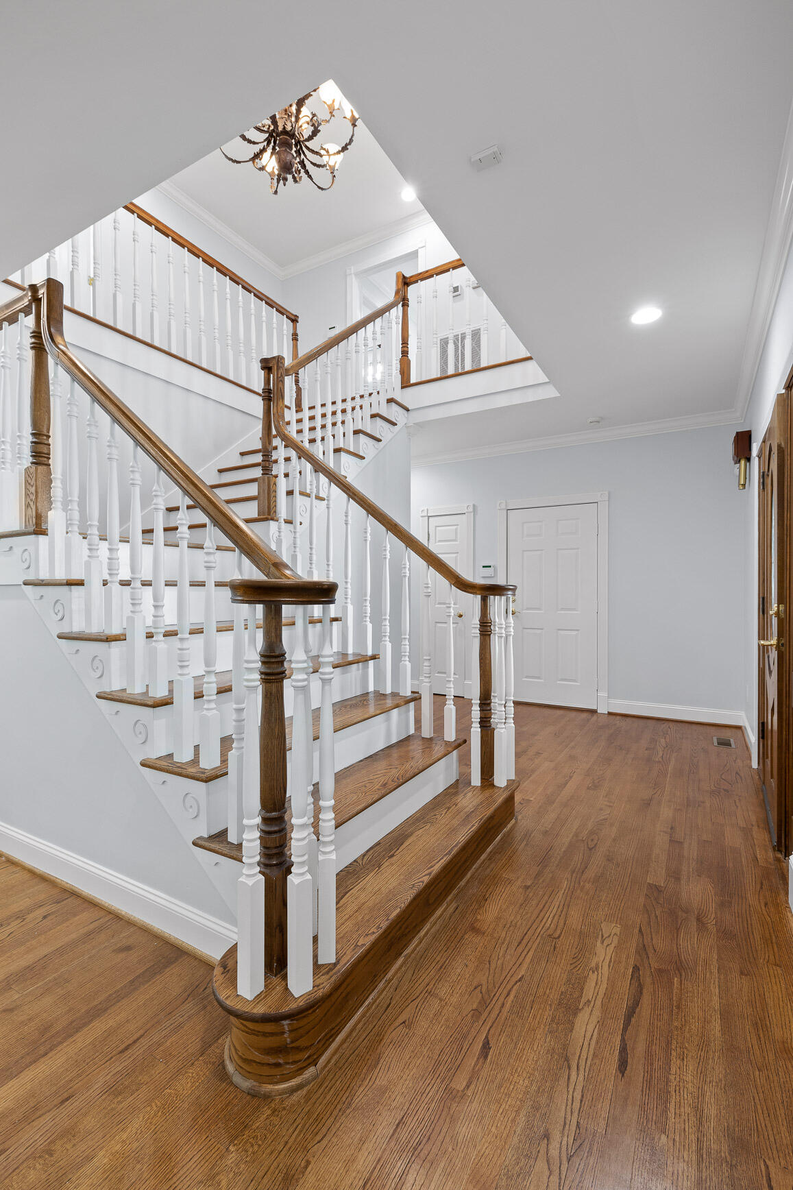 303 N Woods Lane