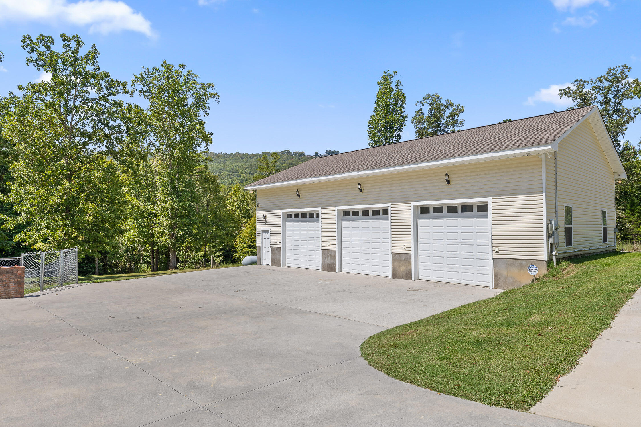 303 N Woods Lane