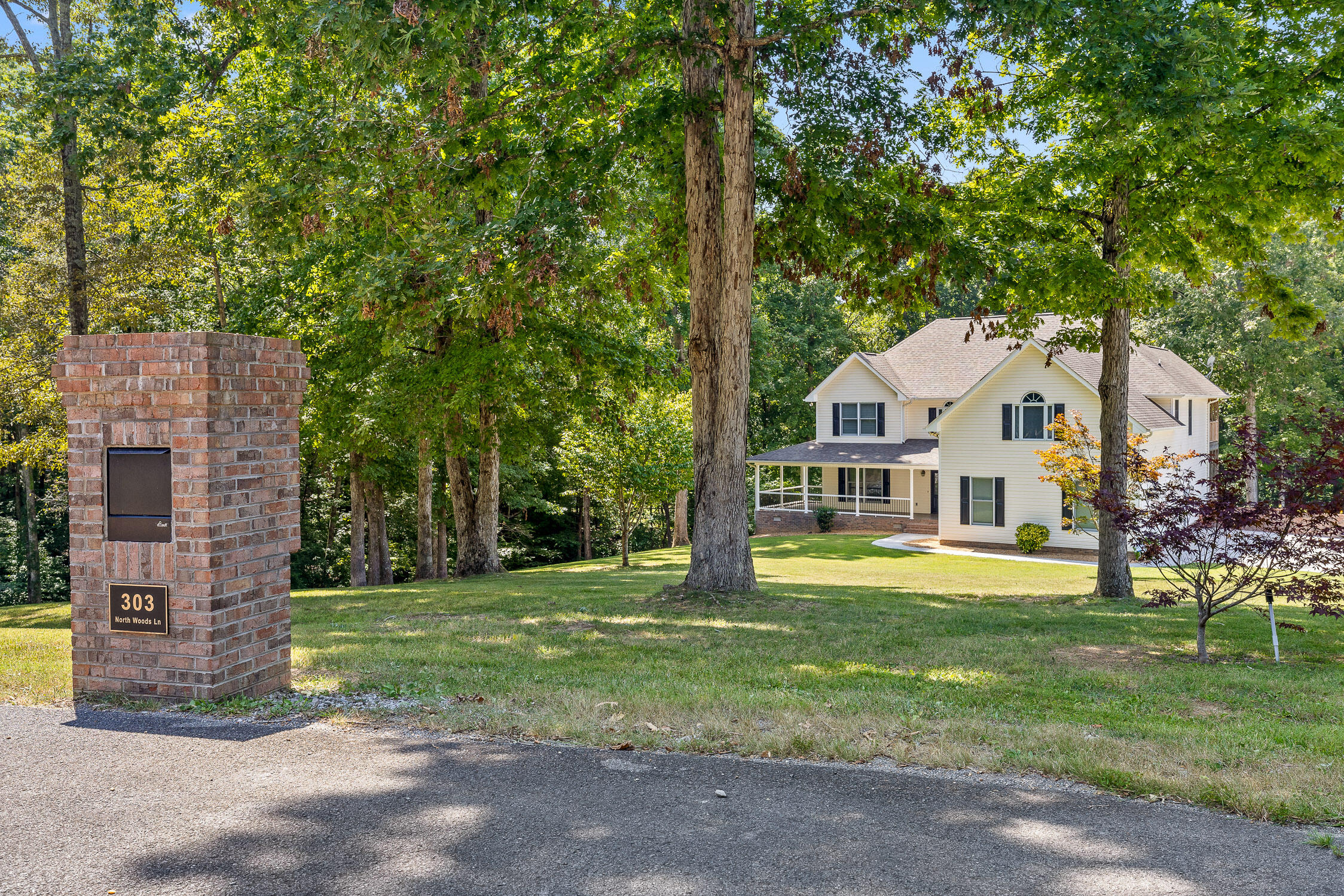 303 N Woods Lane