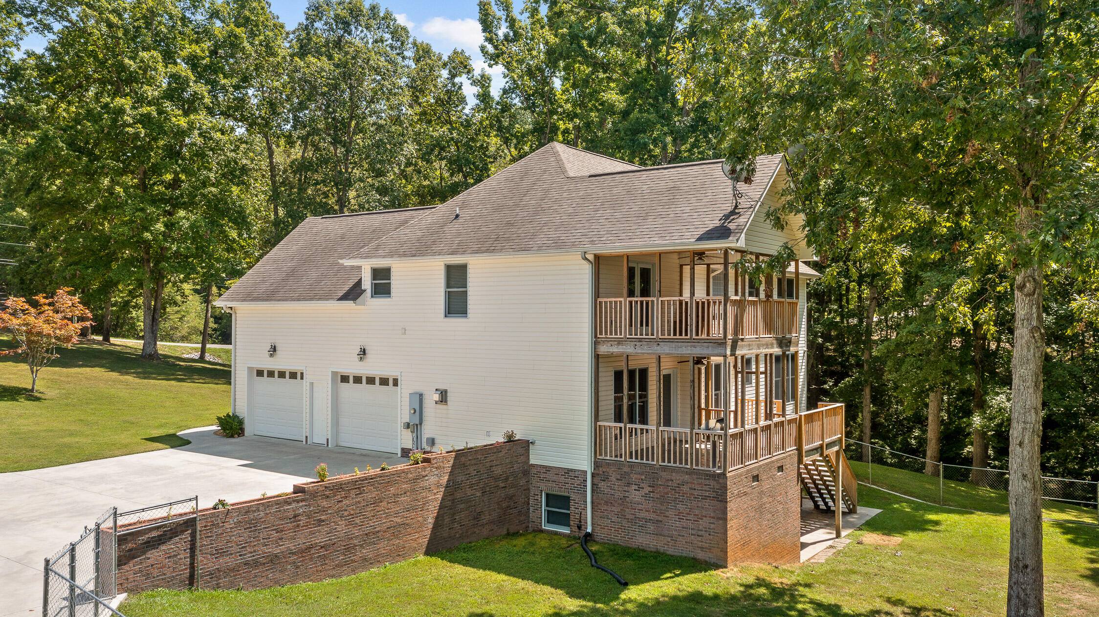 303 N Woods Lane