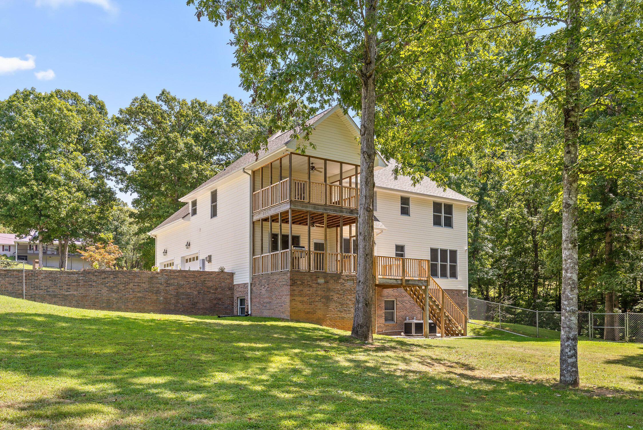 303 N Woods Lane