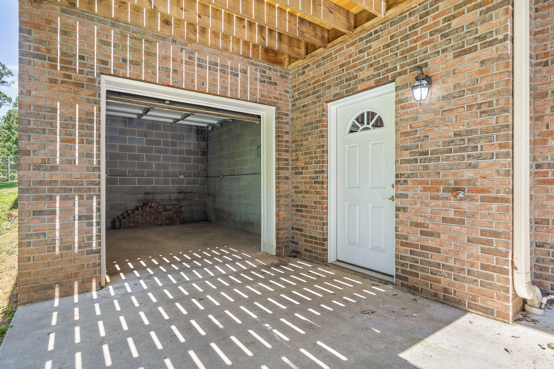 303 N Woods Lane