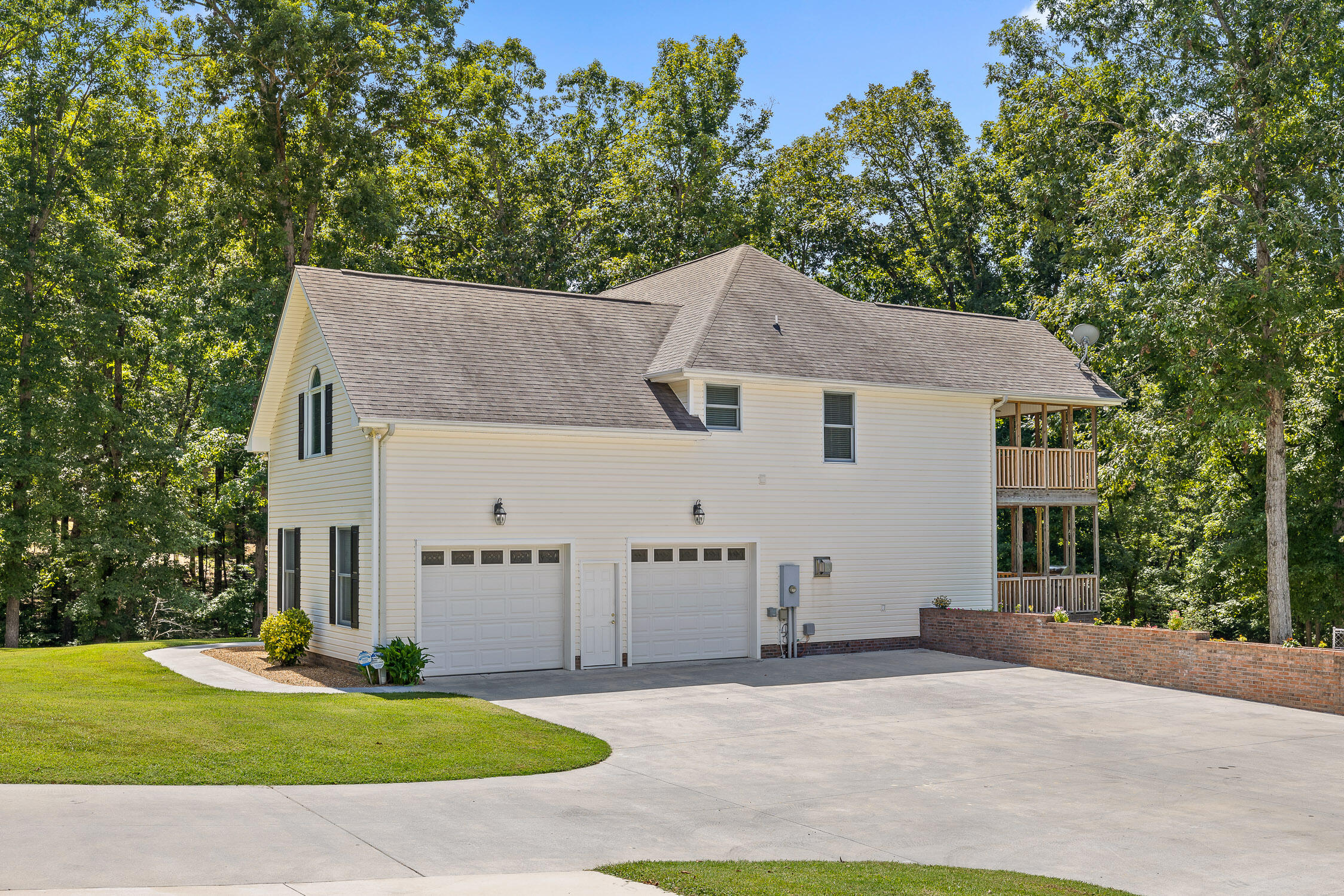303 N Woods Lane