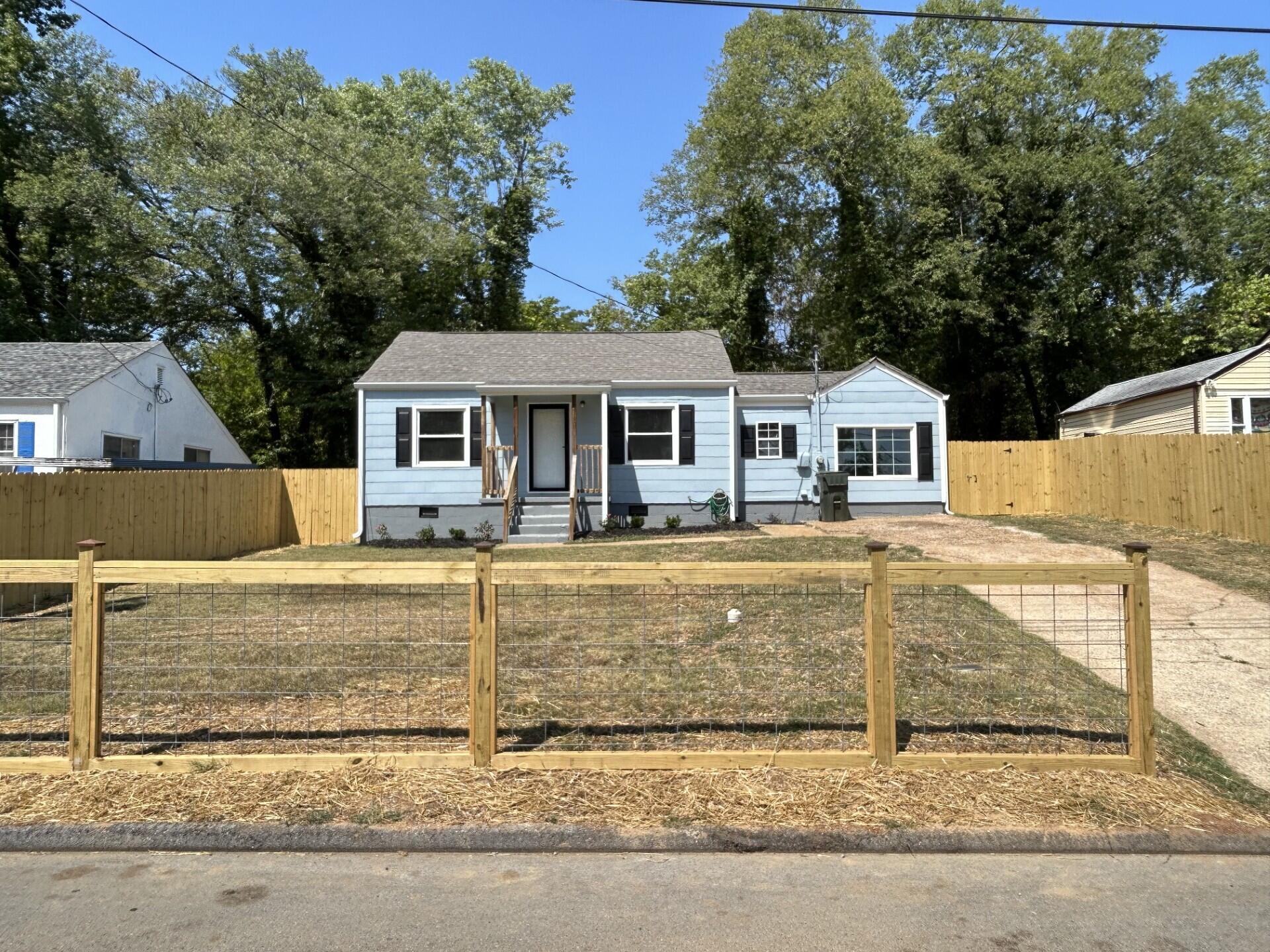 715 W Henderson Drive