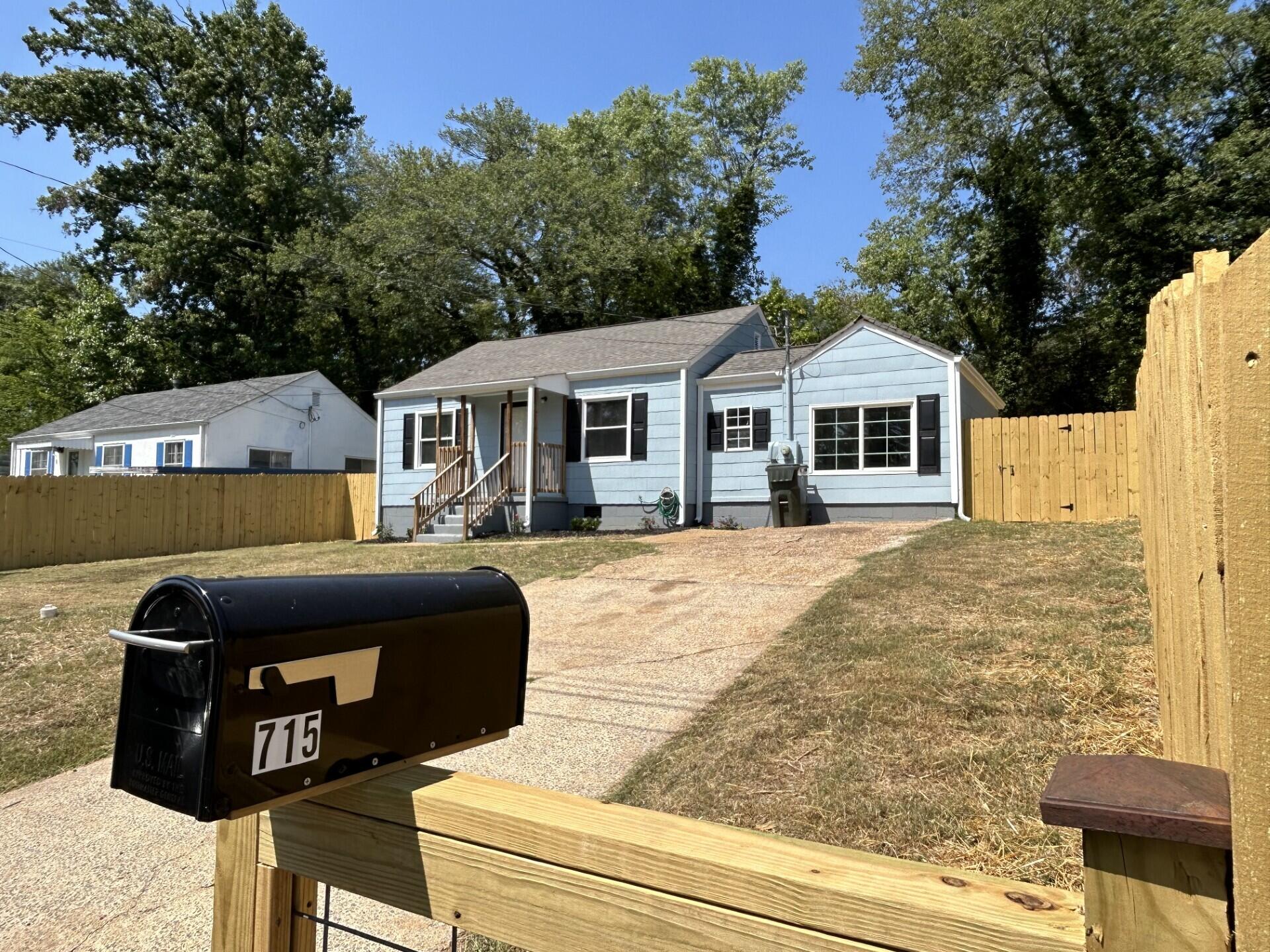 715 W Henderson Drive