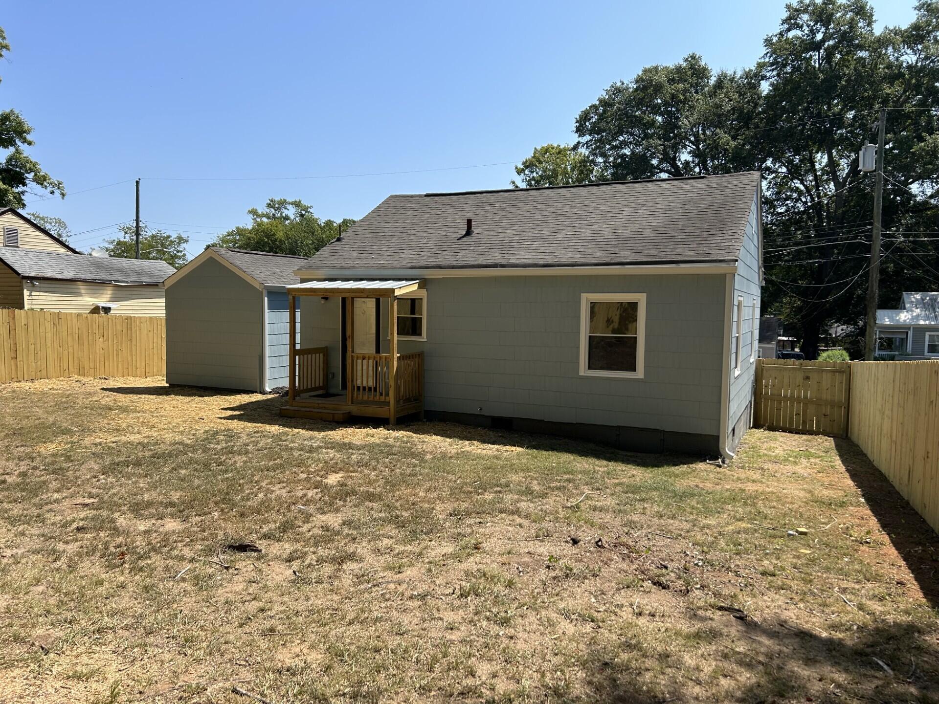 715 W Henderson Drive