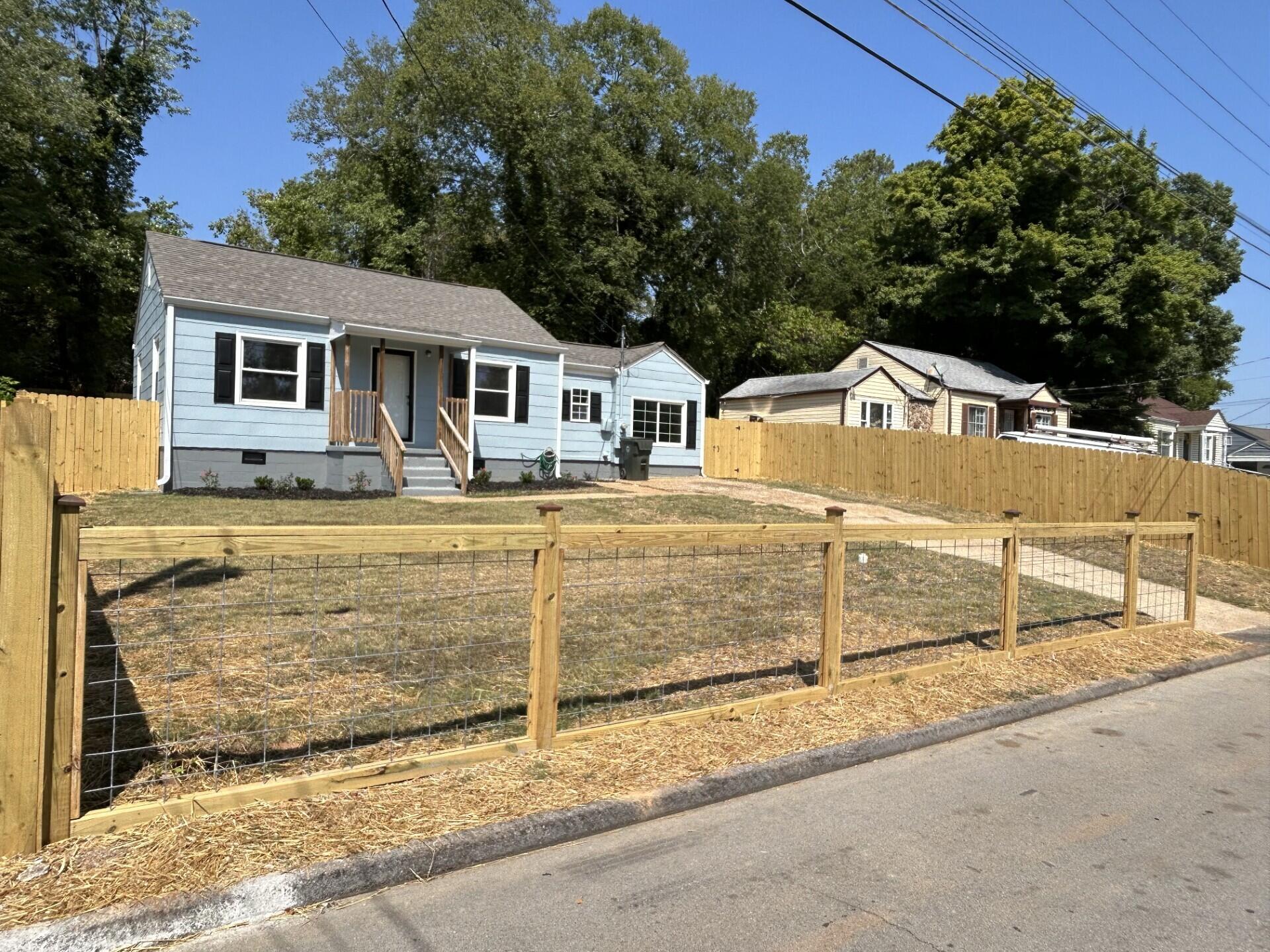 715 W Henderson Drive