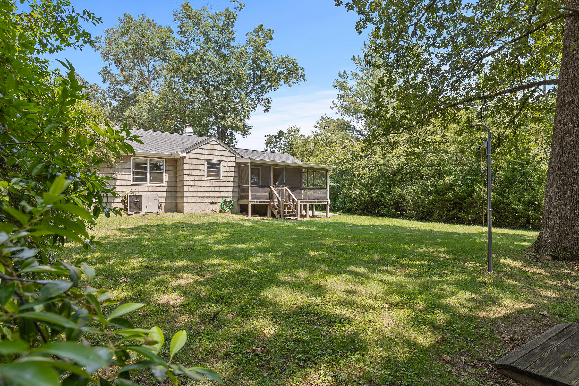 834 Munro Road