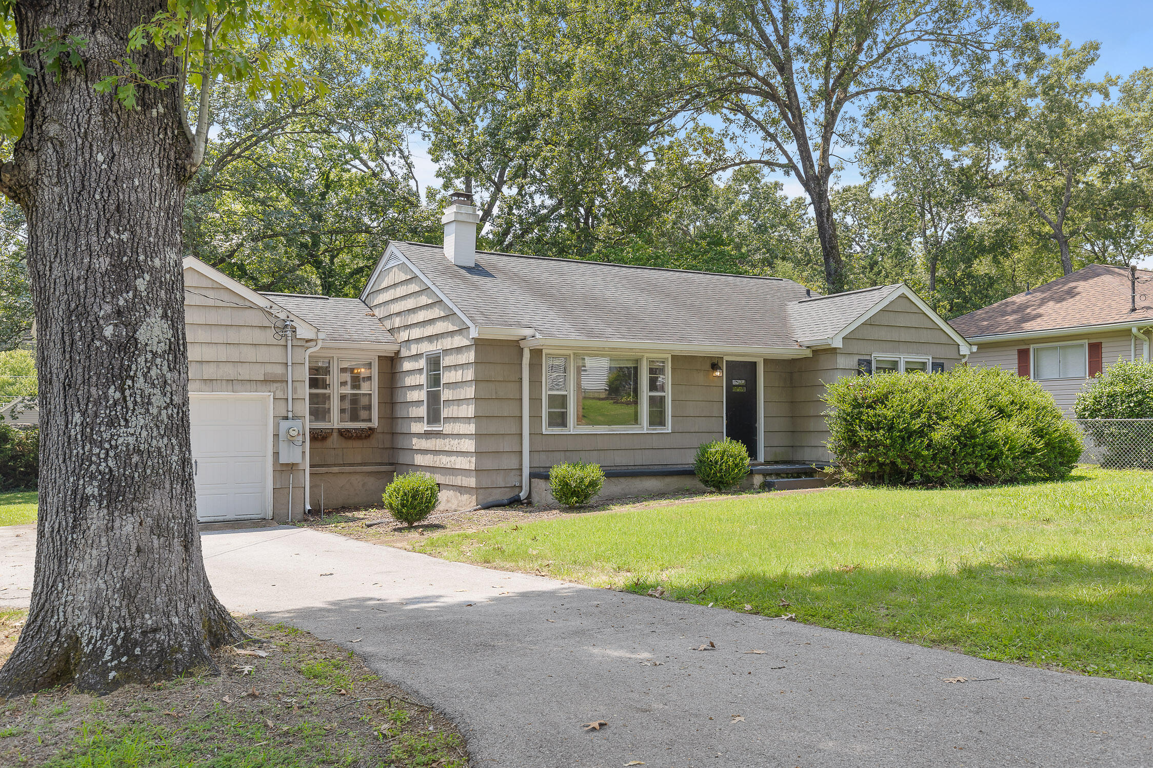 834 Munro Road