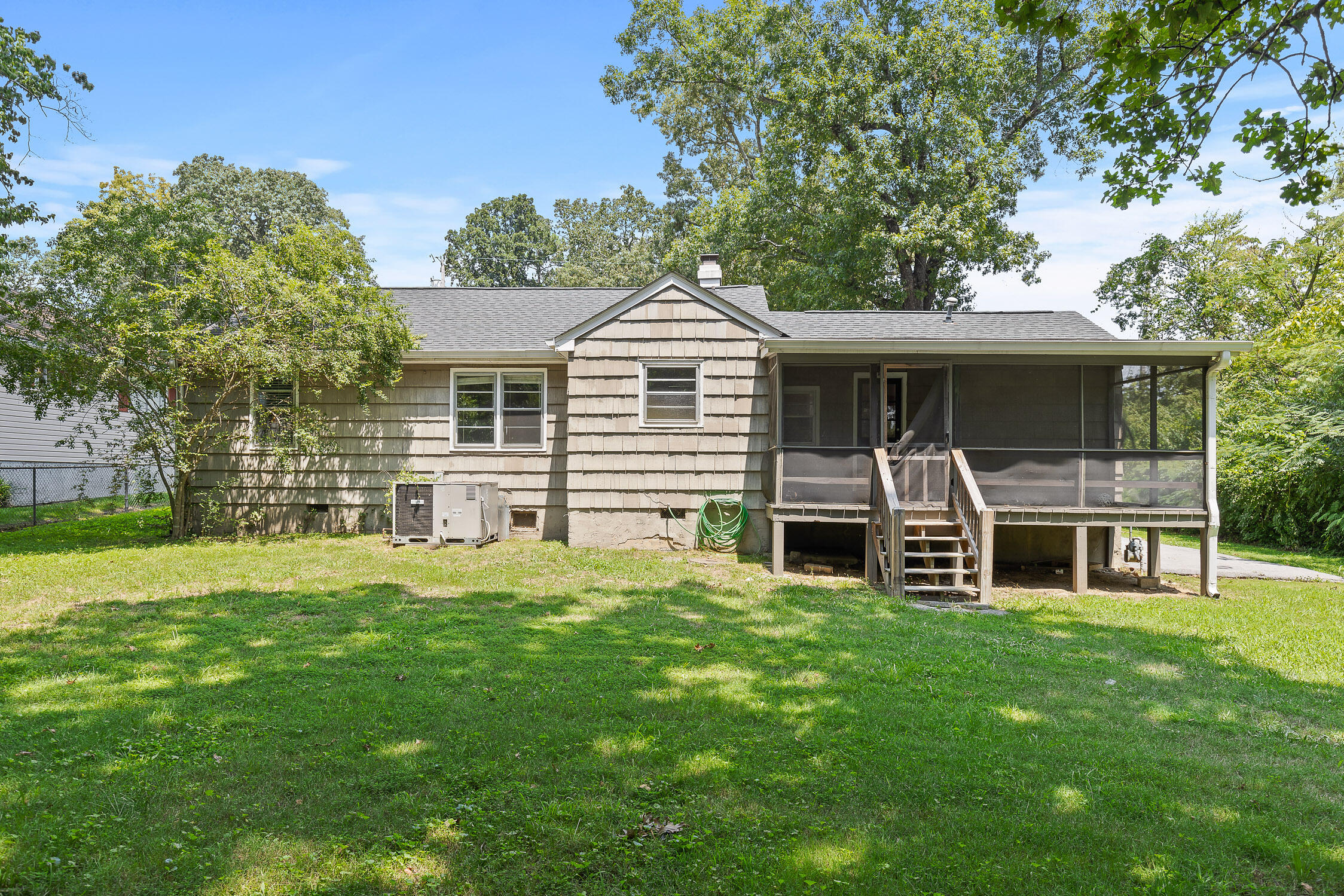 834 Munro Road