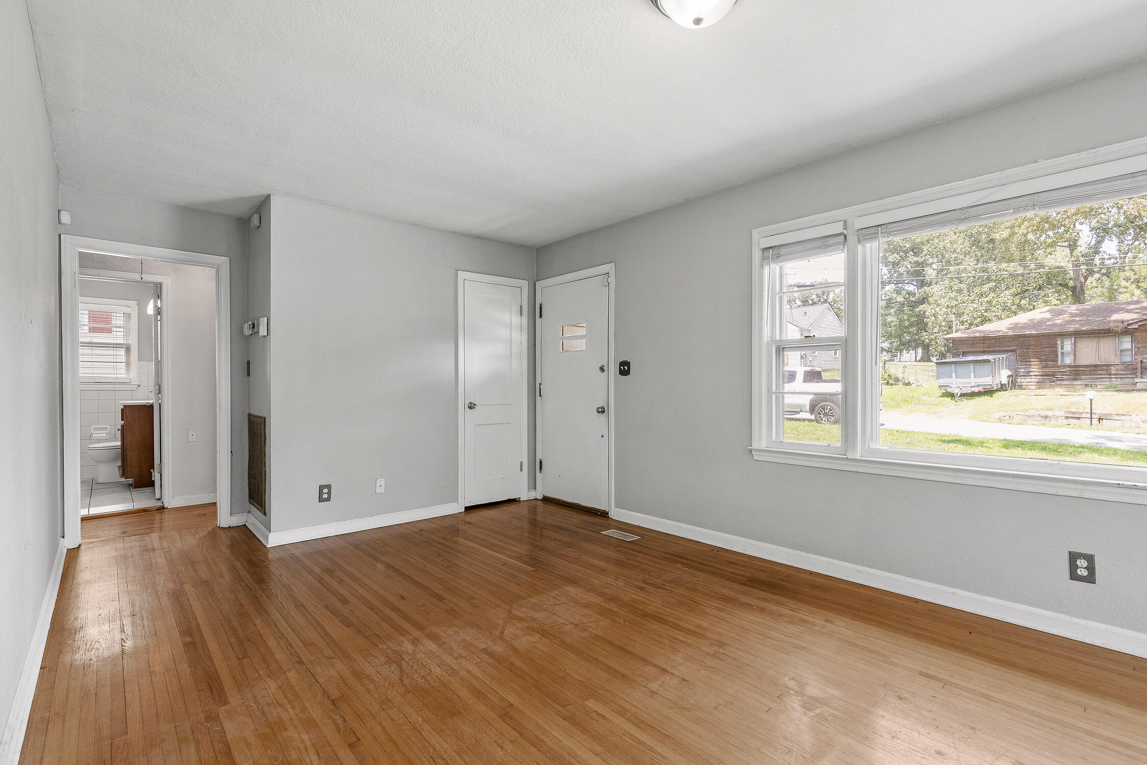 834 Munro Road