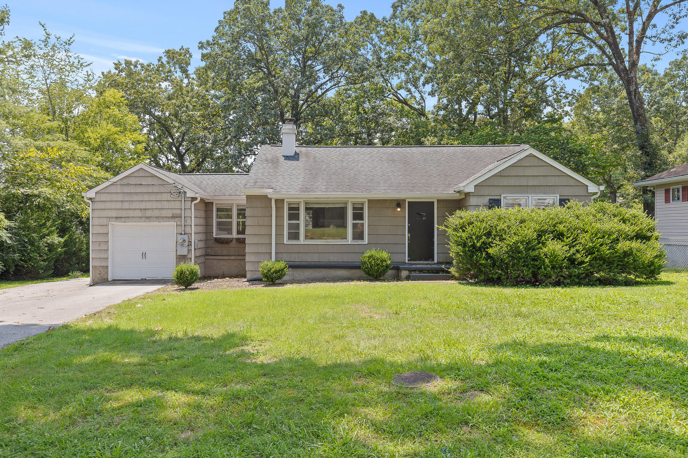 834 Munro Road