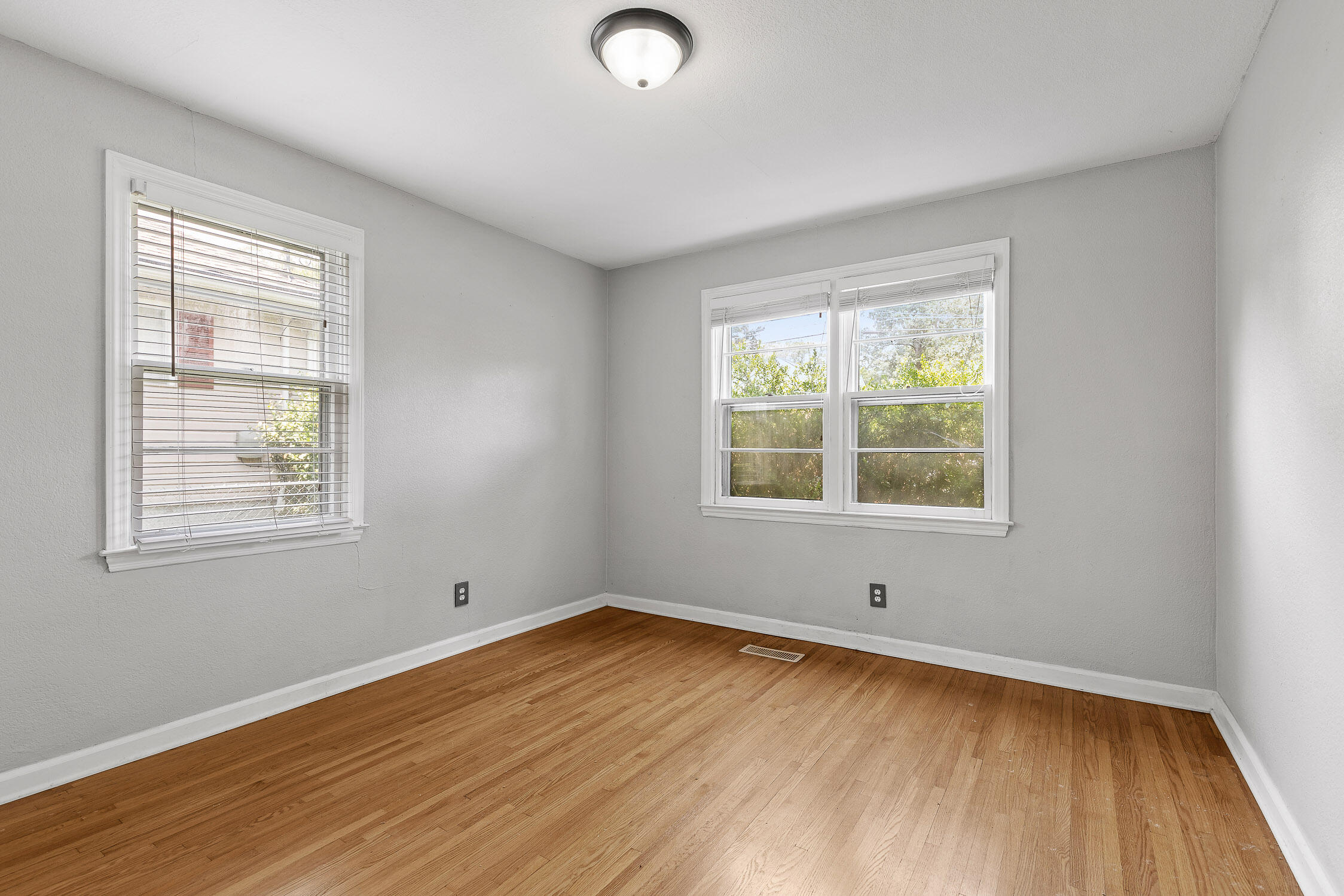 834 Munro Road