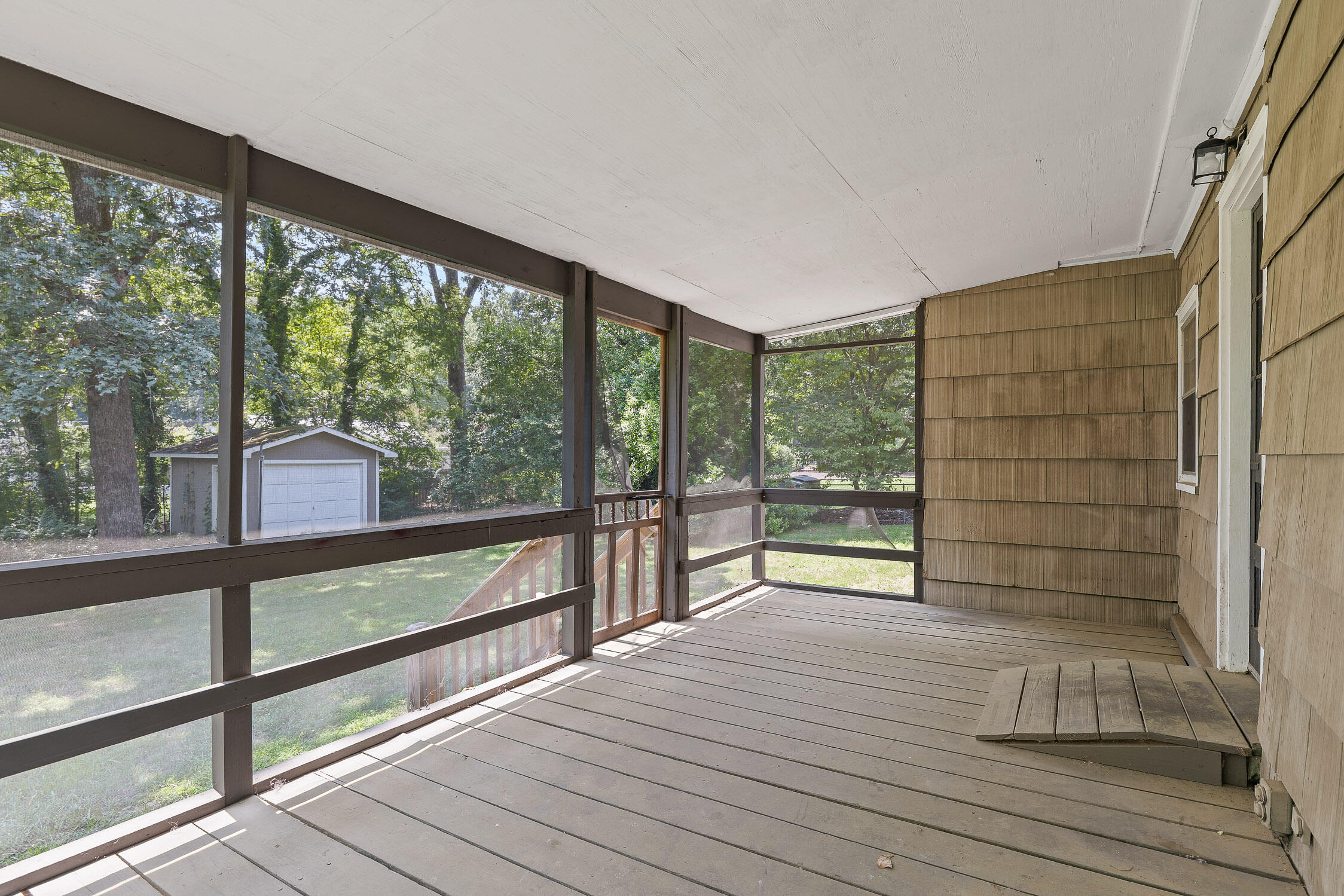 834 Munro Road