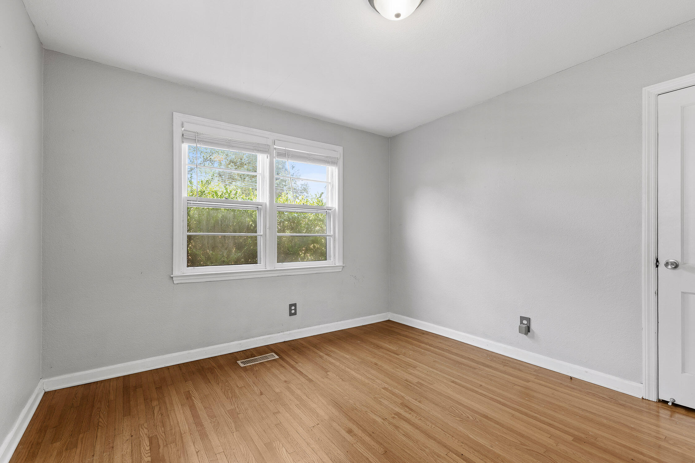 834 Munro Road