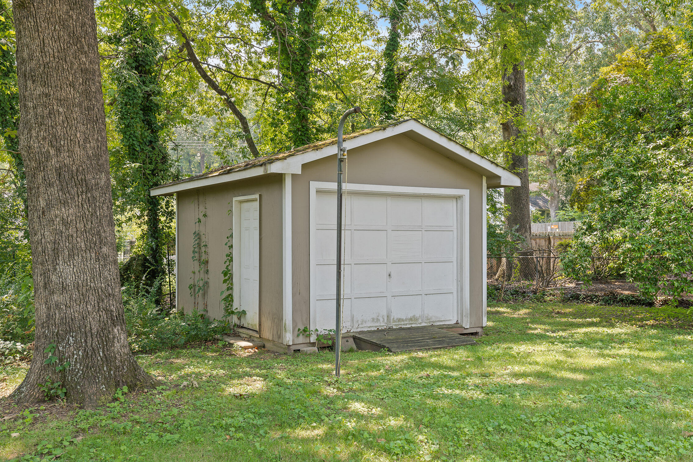 834 Munro Road
