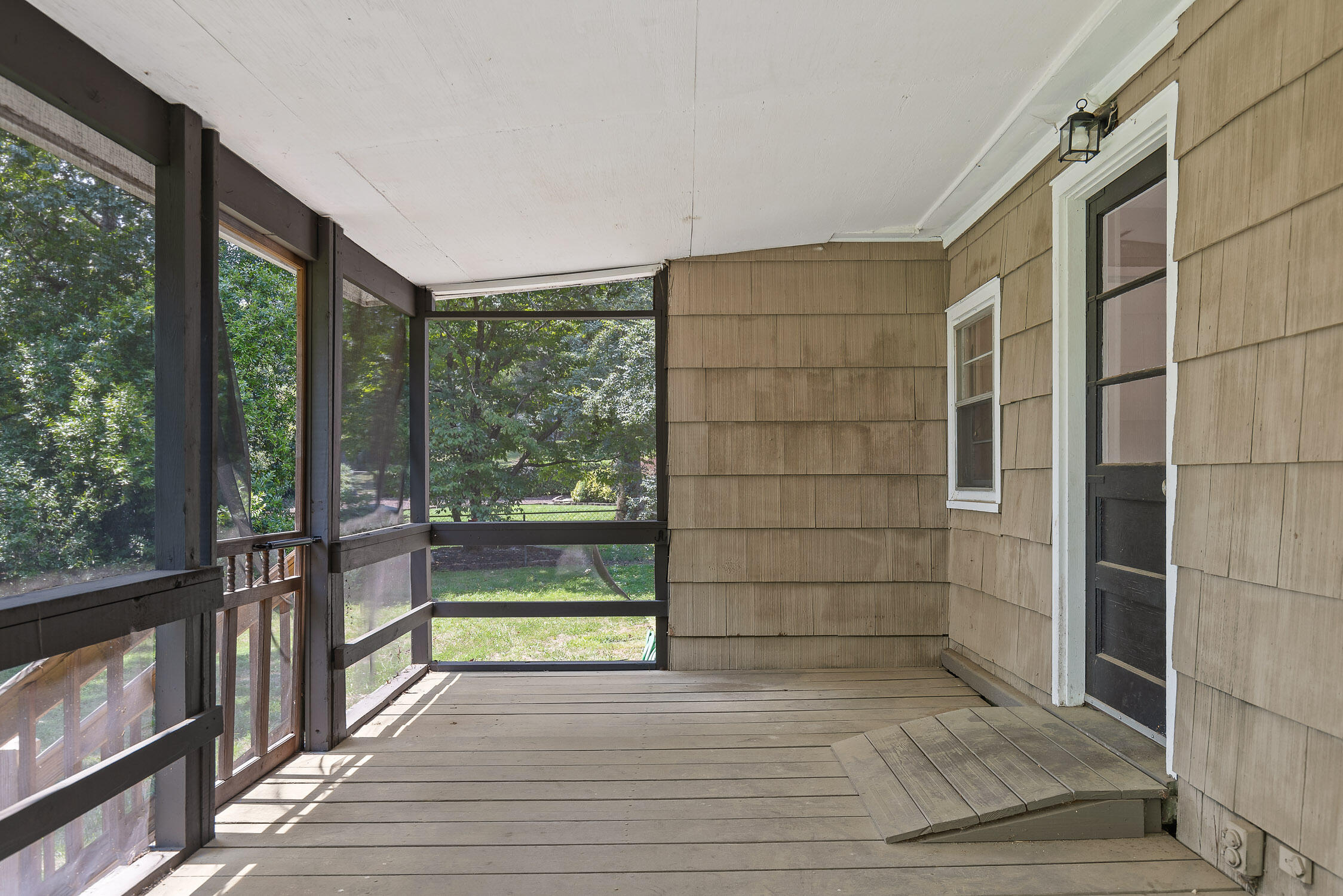 834 Munro Road