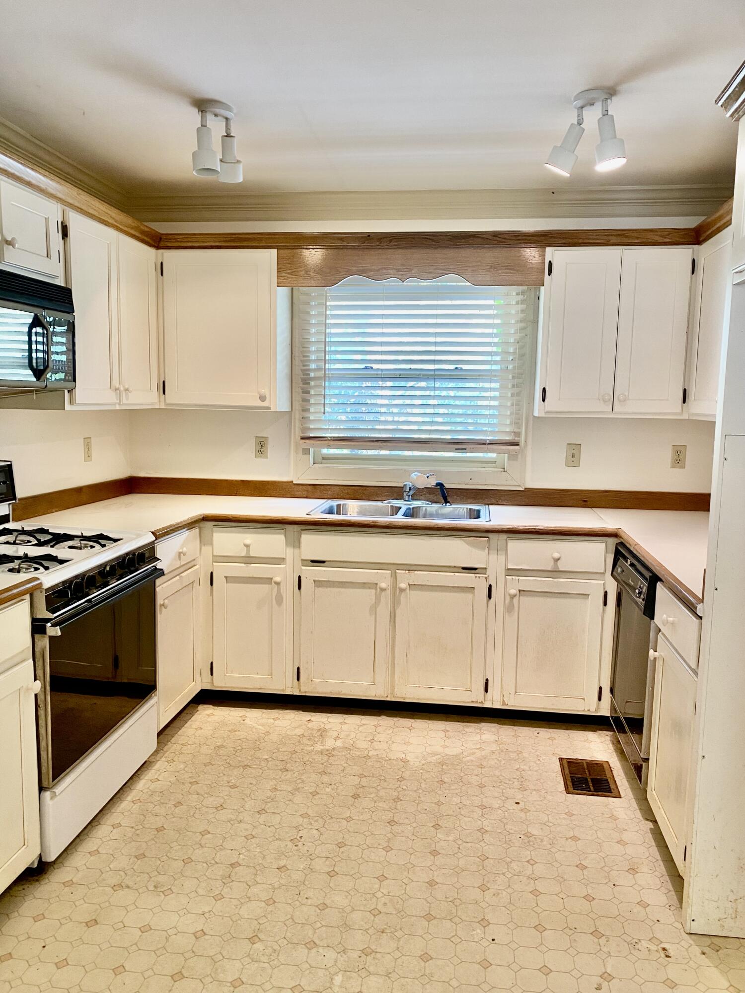 2000 Avalon Avenue, 28b