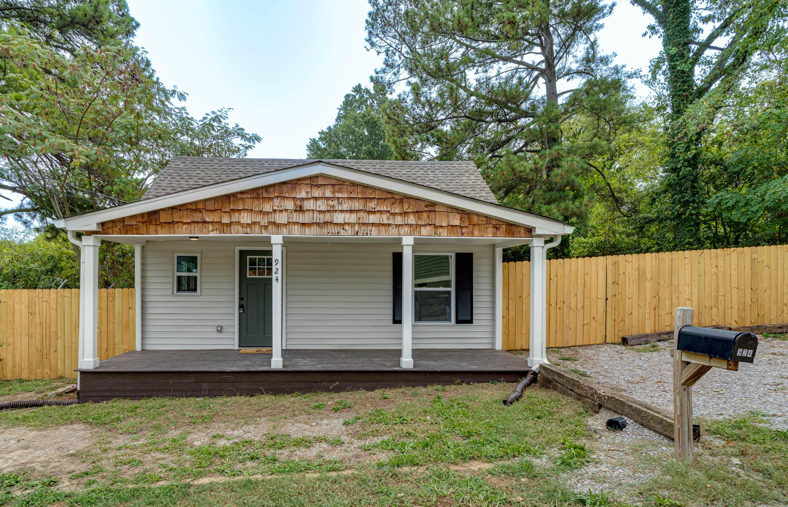 924 W 37th Street