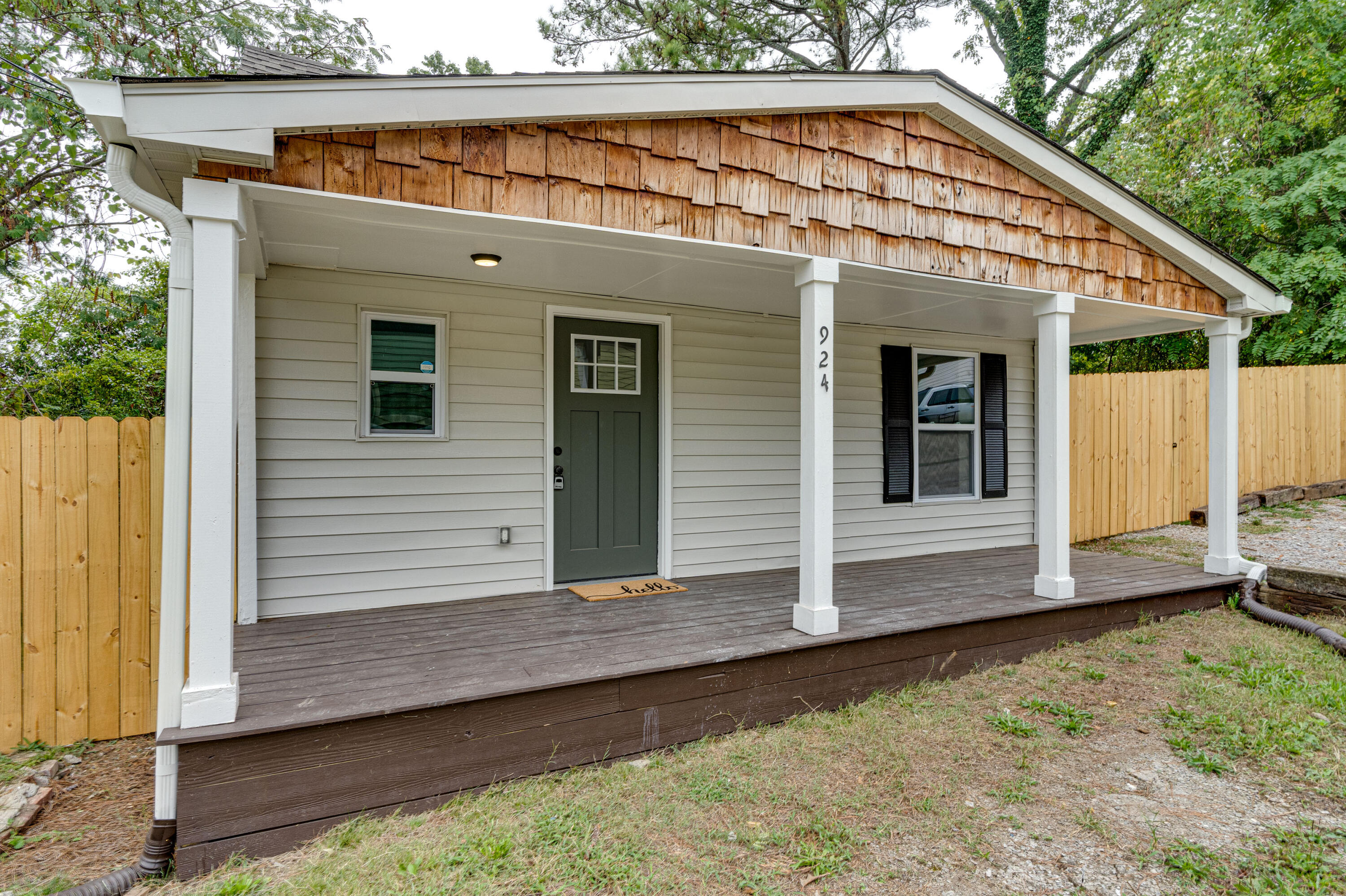 924 W 37th Street