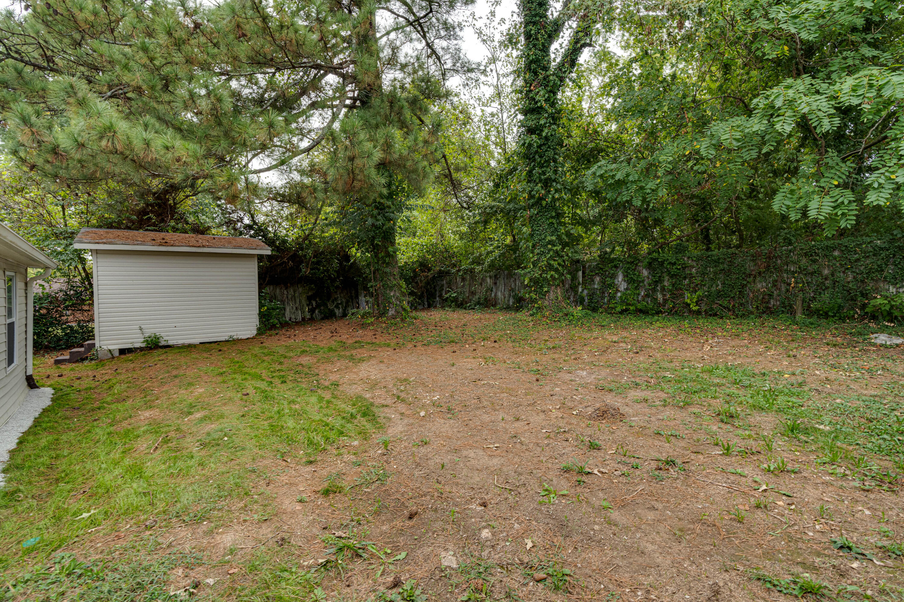 924 W 37th Street