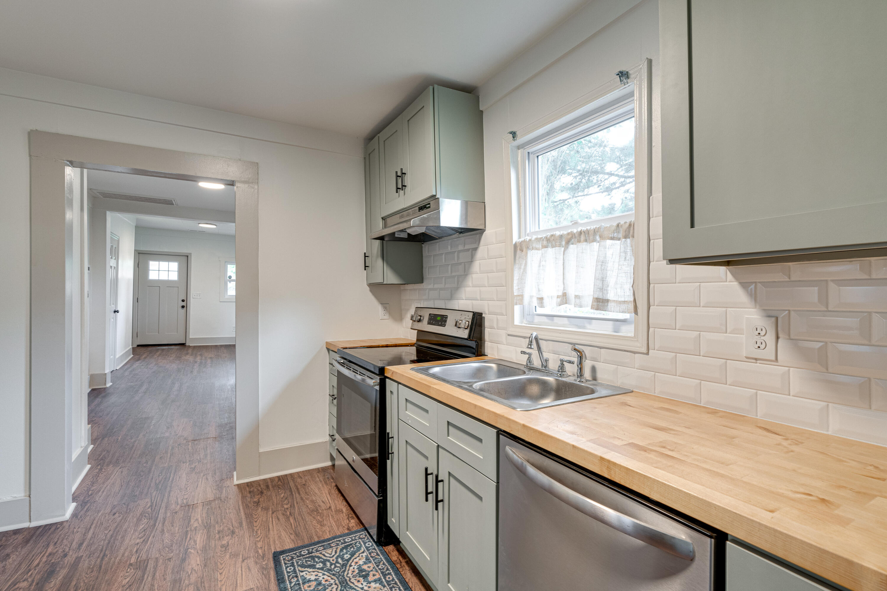 924 W 37th Street