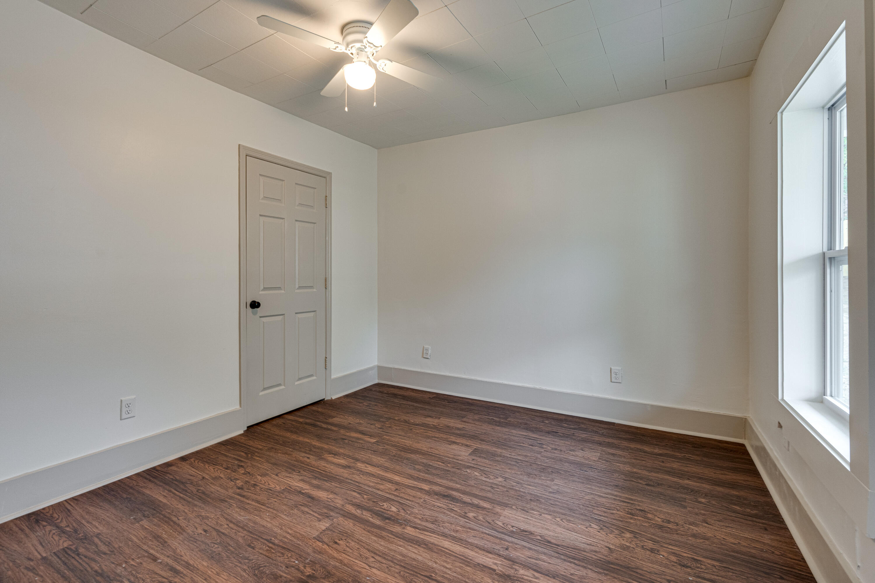 924 W 37th Street