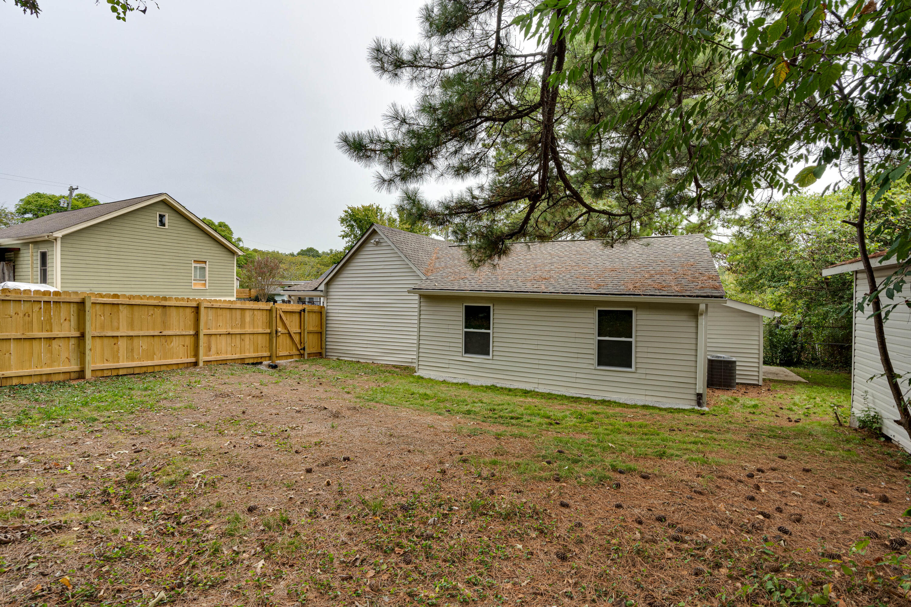 924 W 37th Street