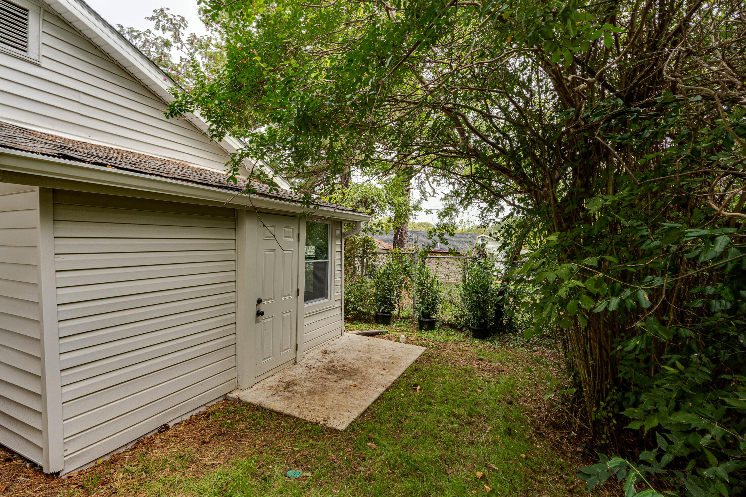 924 W 37th Street