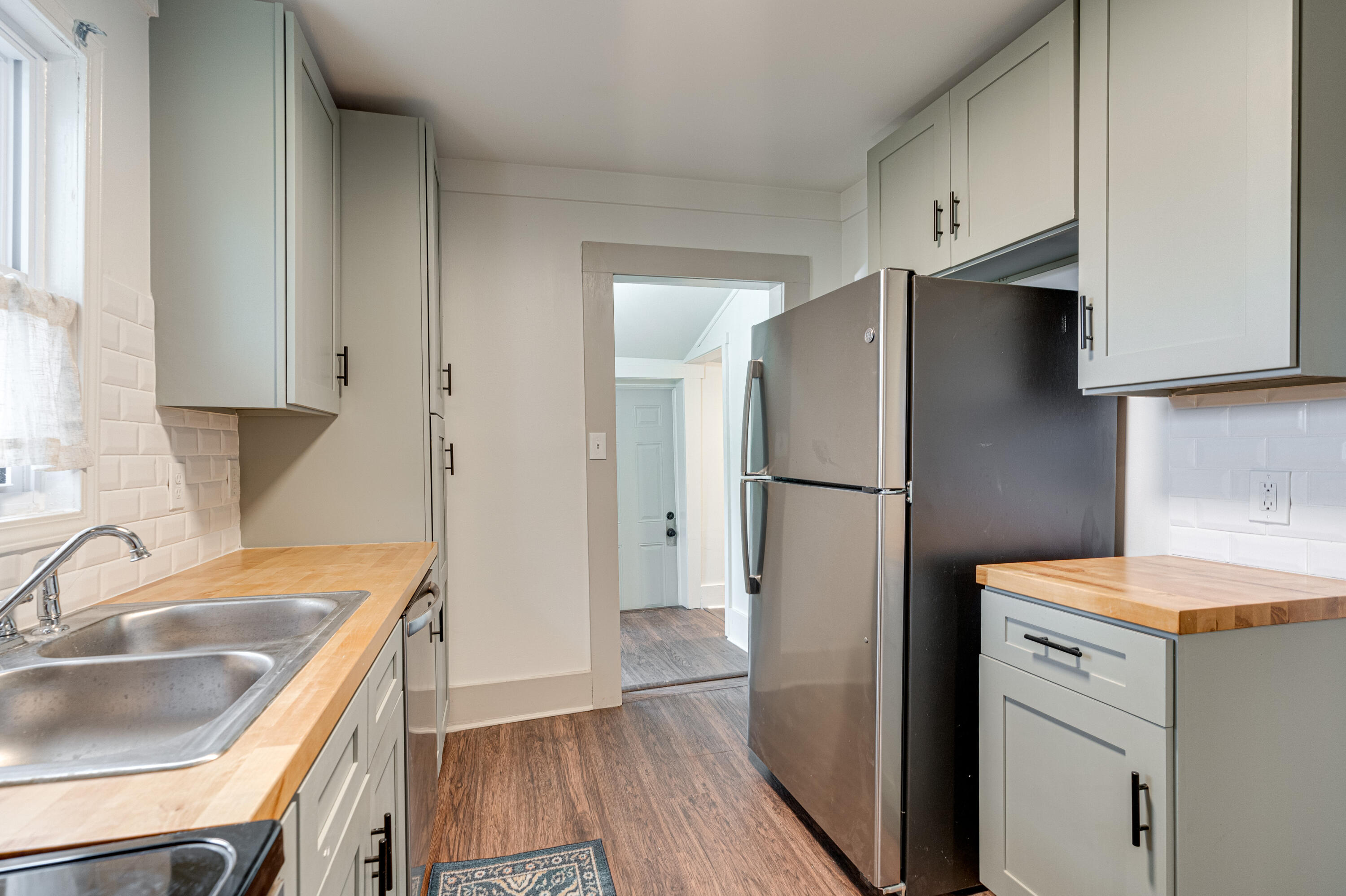 924 W 37th Street