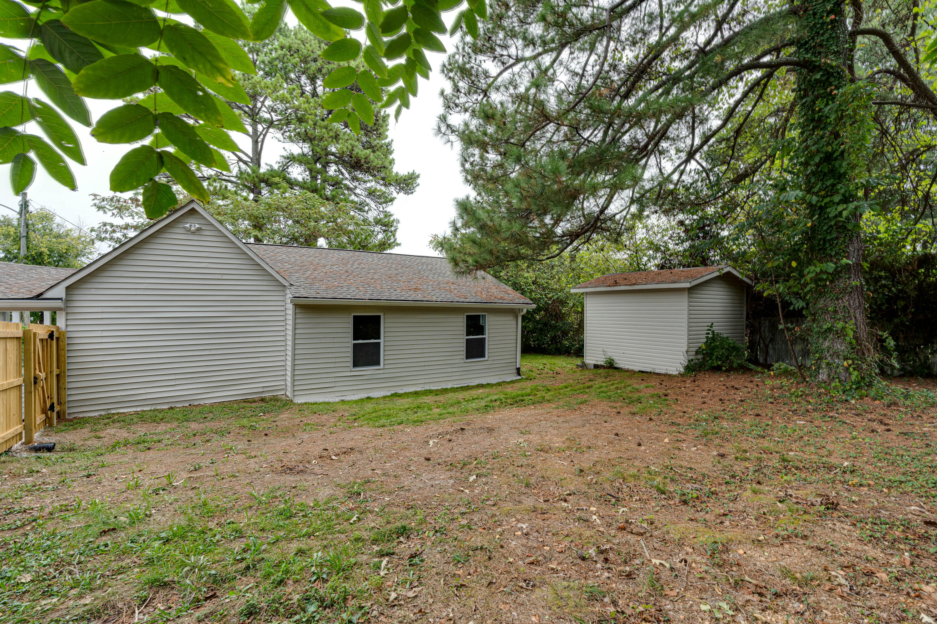 924 W 37th Street