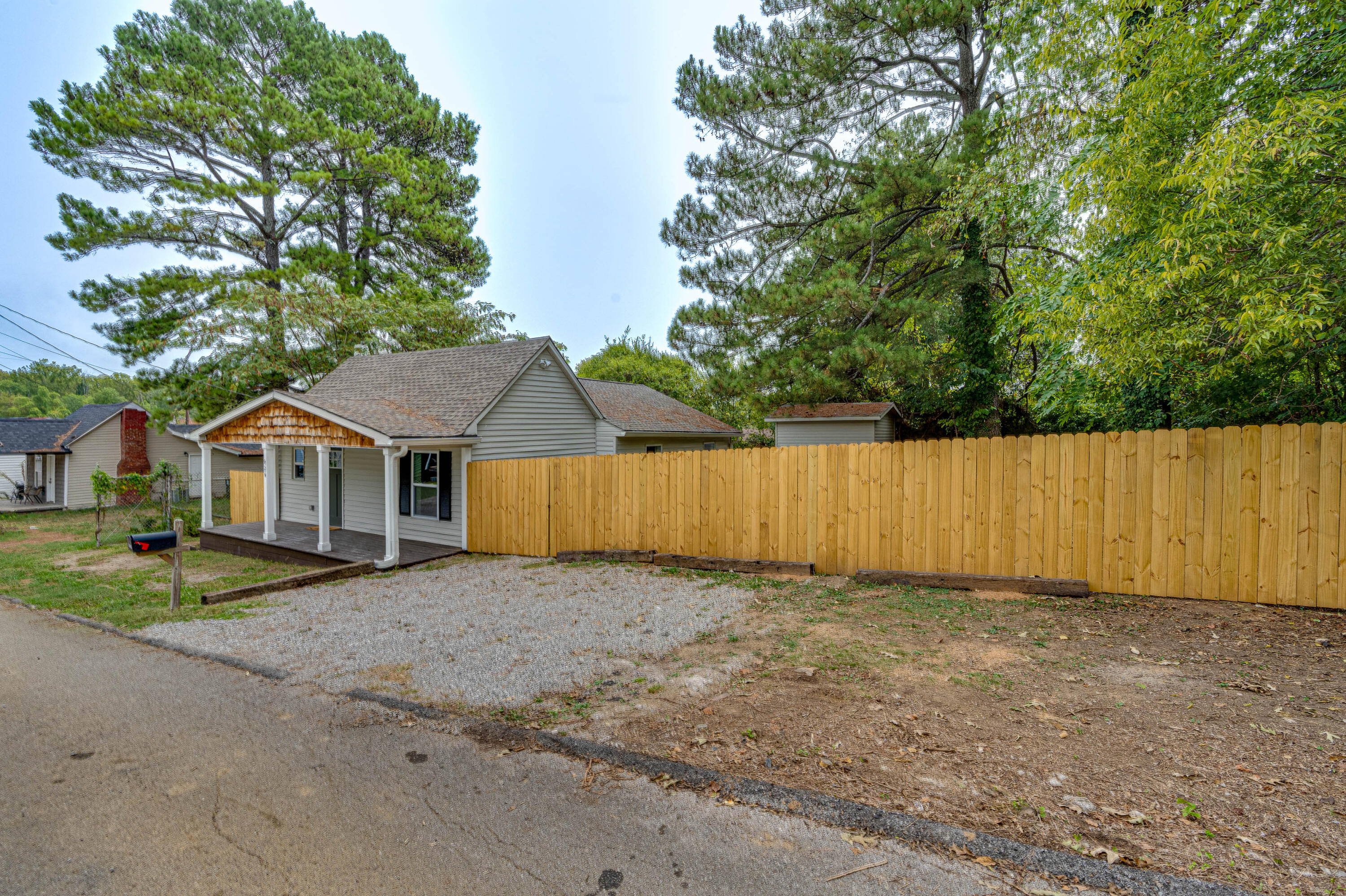 924 W 37th Street