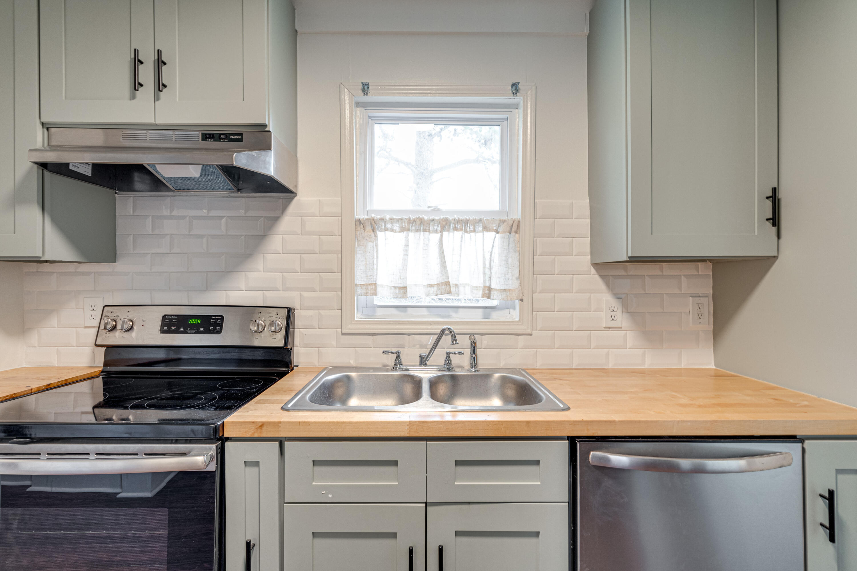 924 W 37th Street