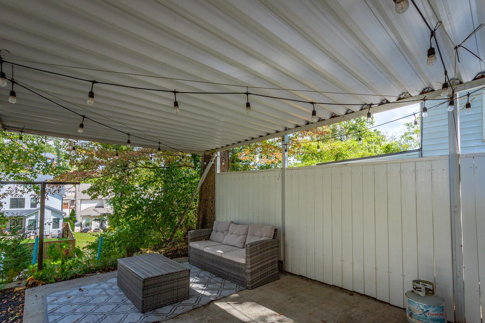 1316 Sharon Cir