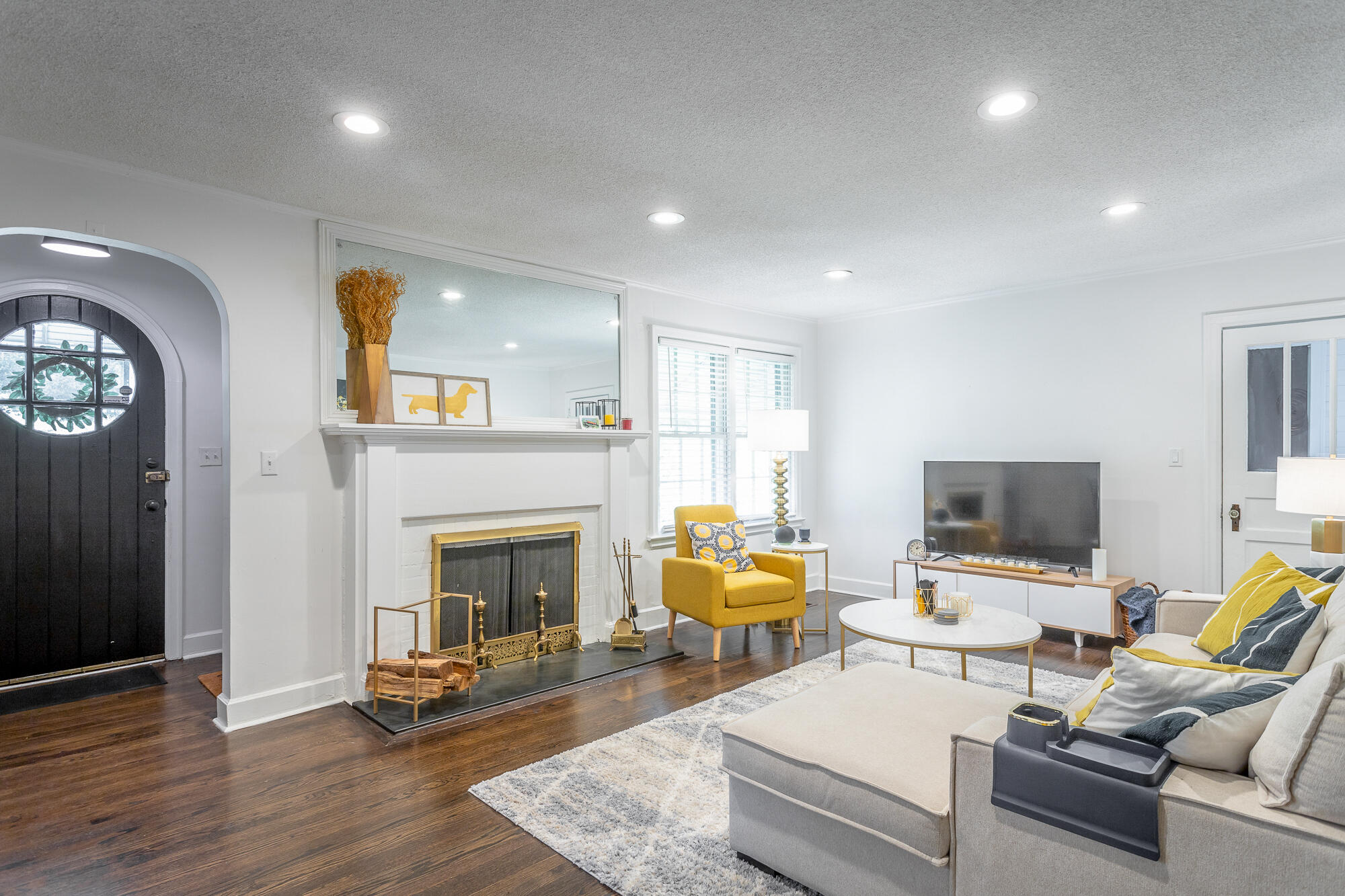 1316 Sharon Cir