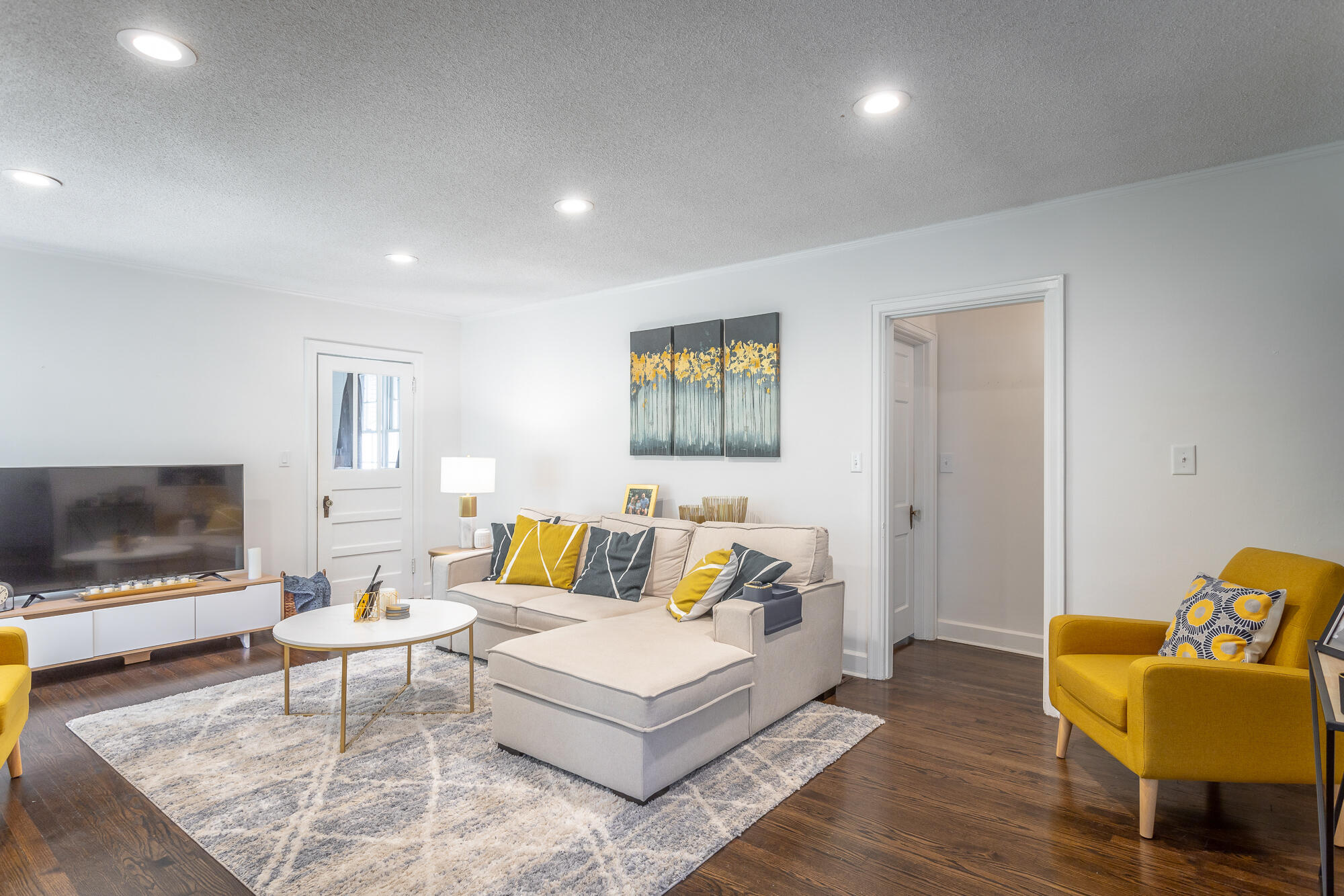 1316 Sharon Cir