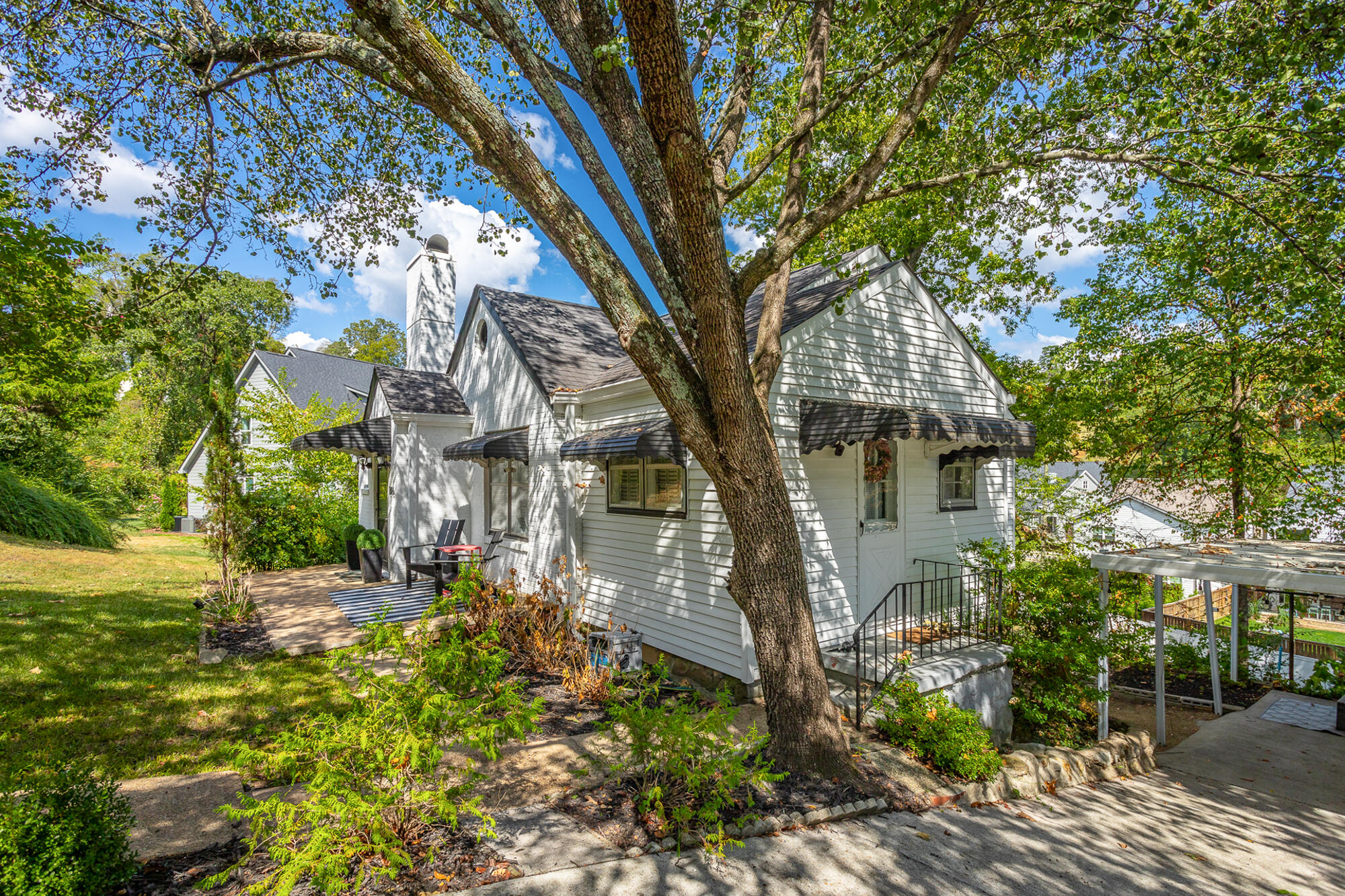 1316 Sharon Cir