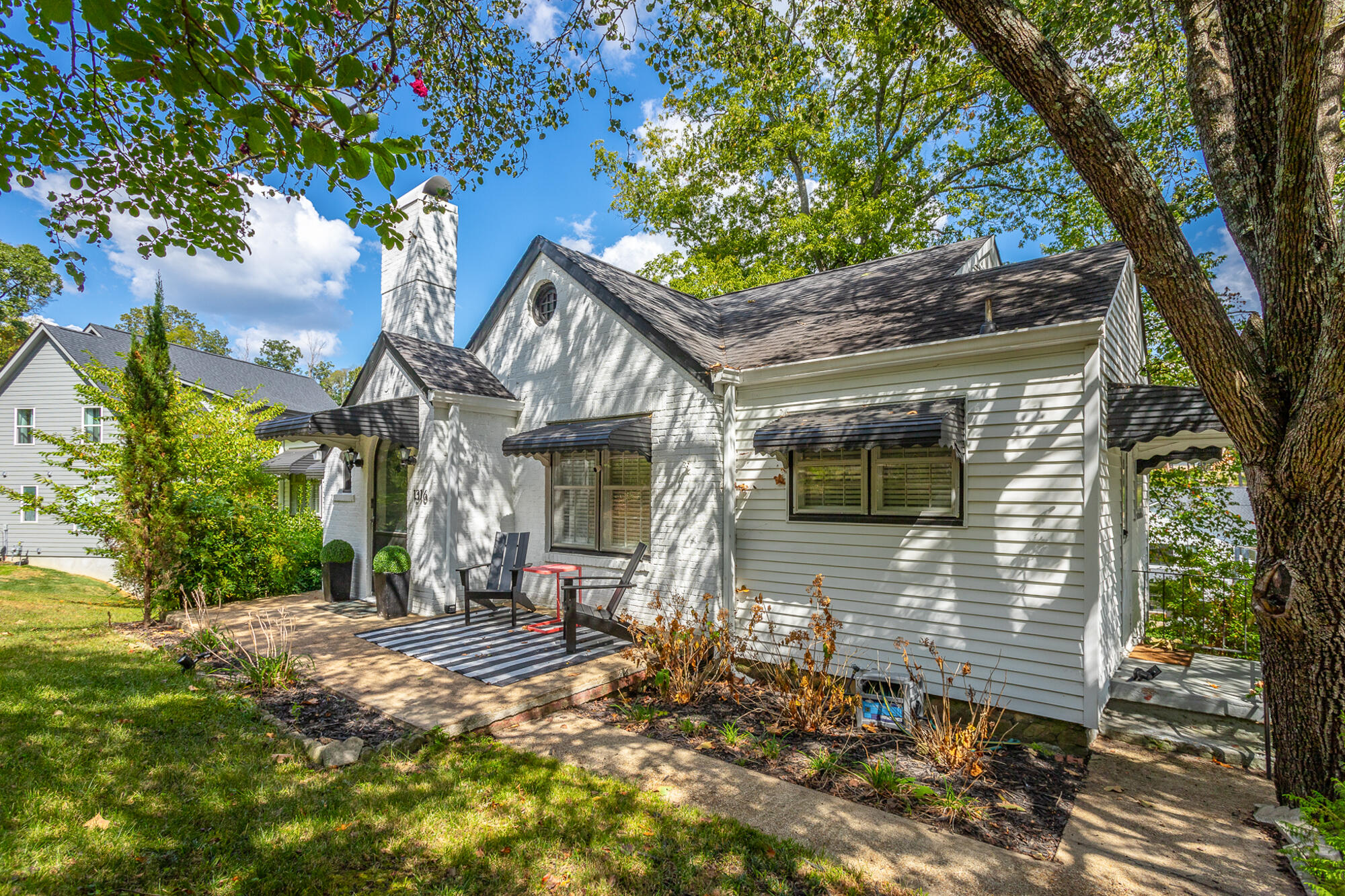 1316 Sharon Cir